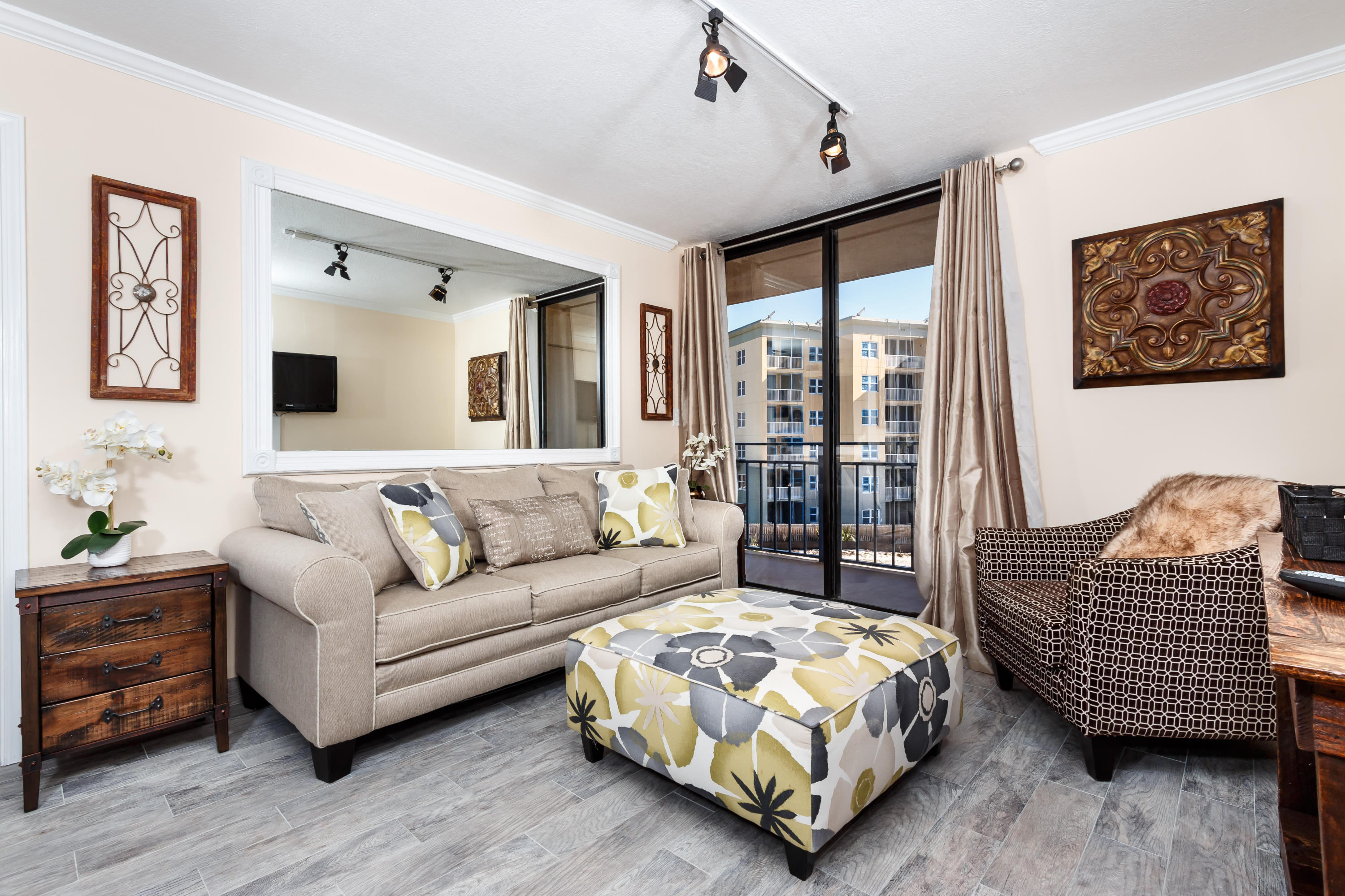 NAUTILUS CONDO - Residential