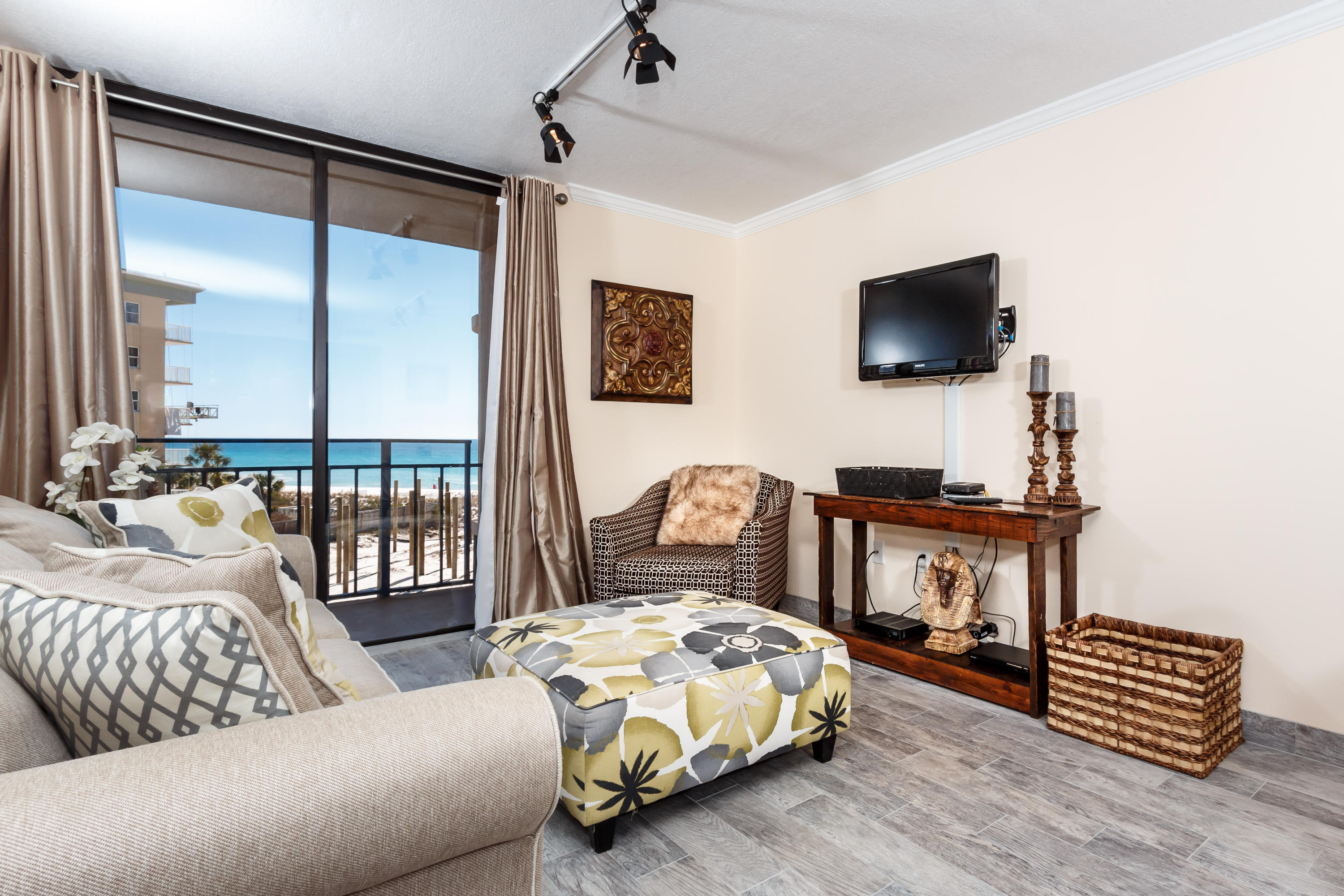 NAUTILUS CONDO - Residential