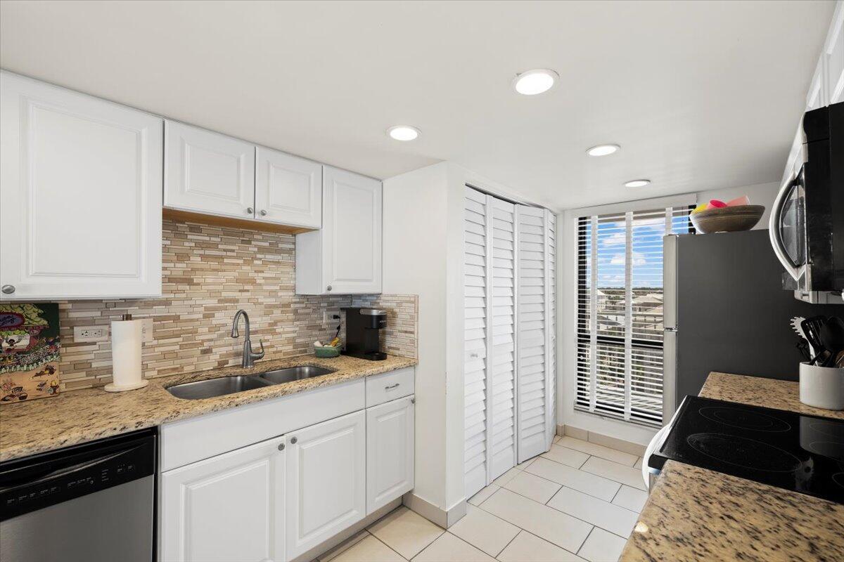 MAINSAIL CONDO PH 1 - Residential