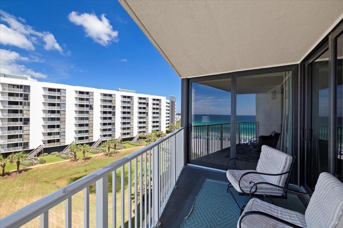 MAINSAIL CONDO PH 1 - Residential