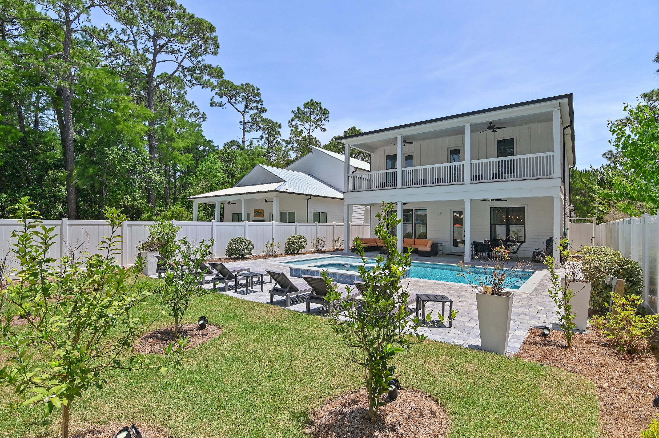 GULF SHORE MANOR - Residential