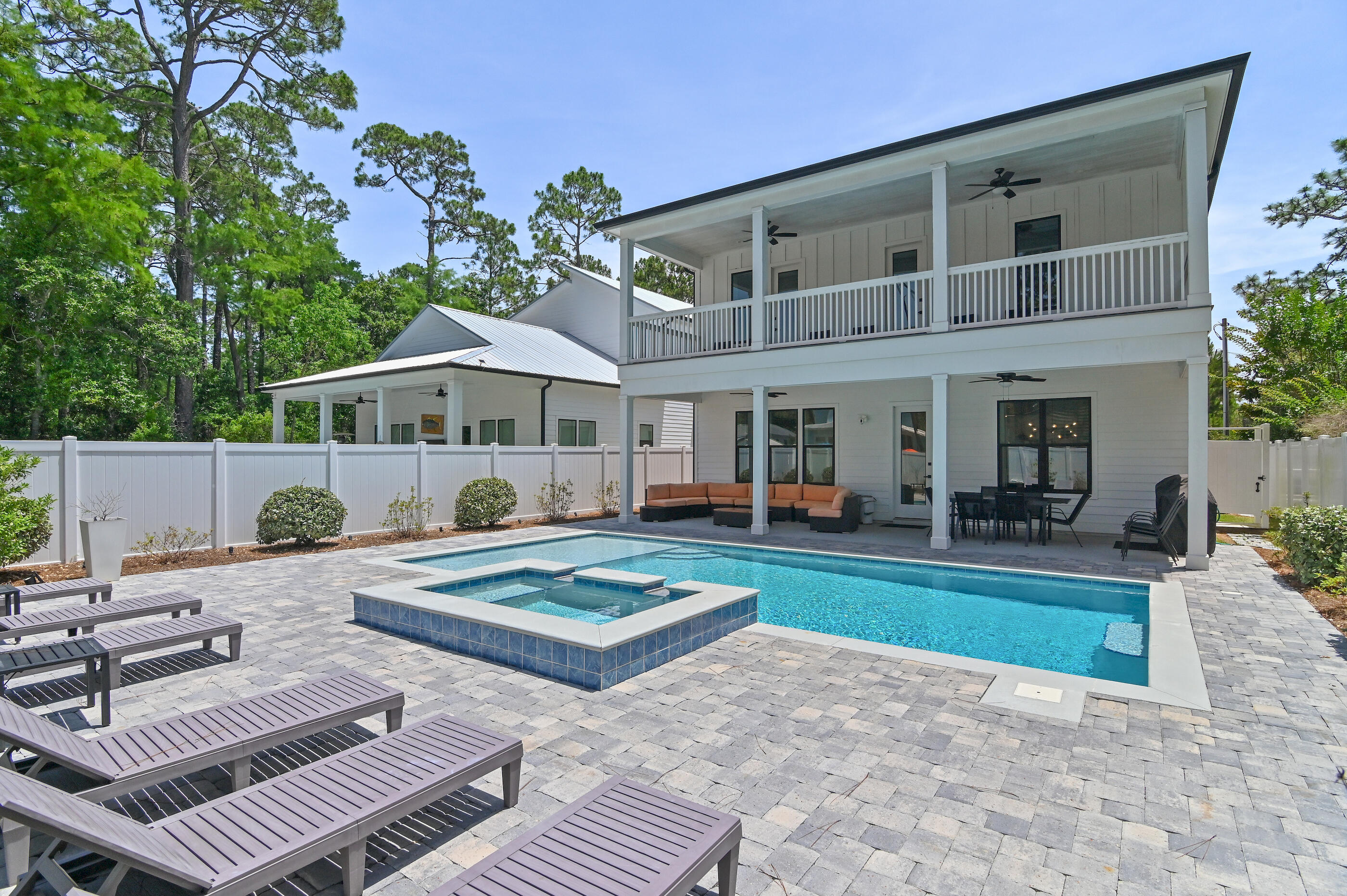 GULF SHORE MANOR - Residential