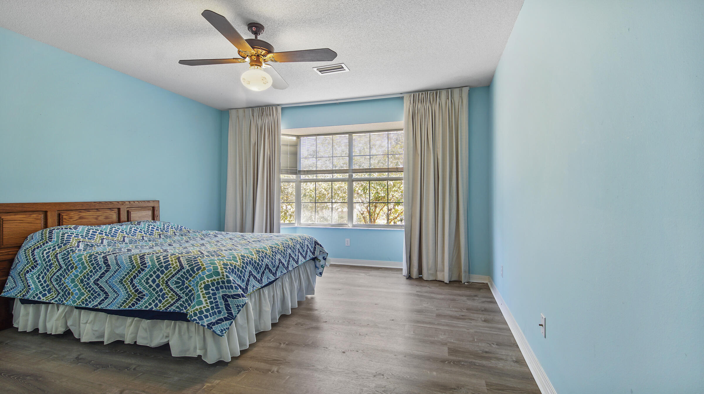 PINE SHORES - Residential