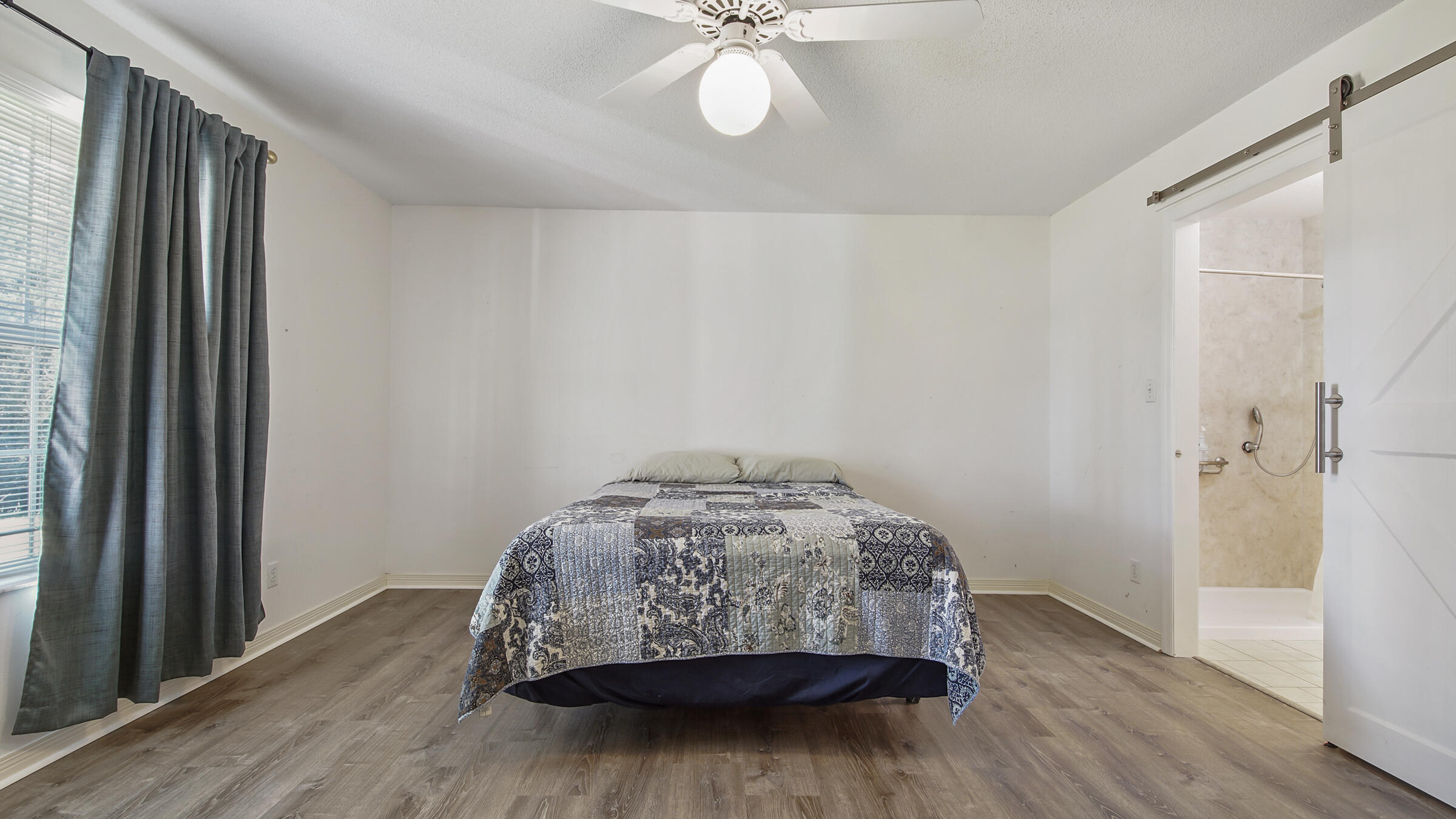 PINE SHORES - Residential
