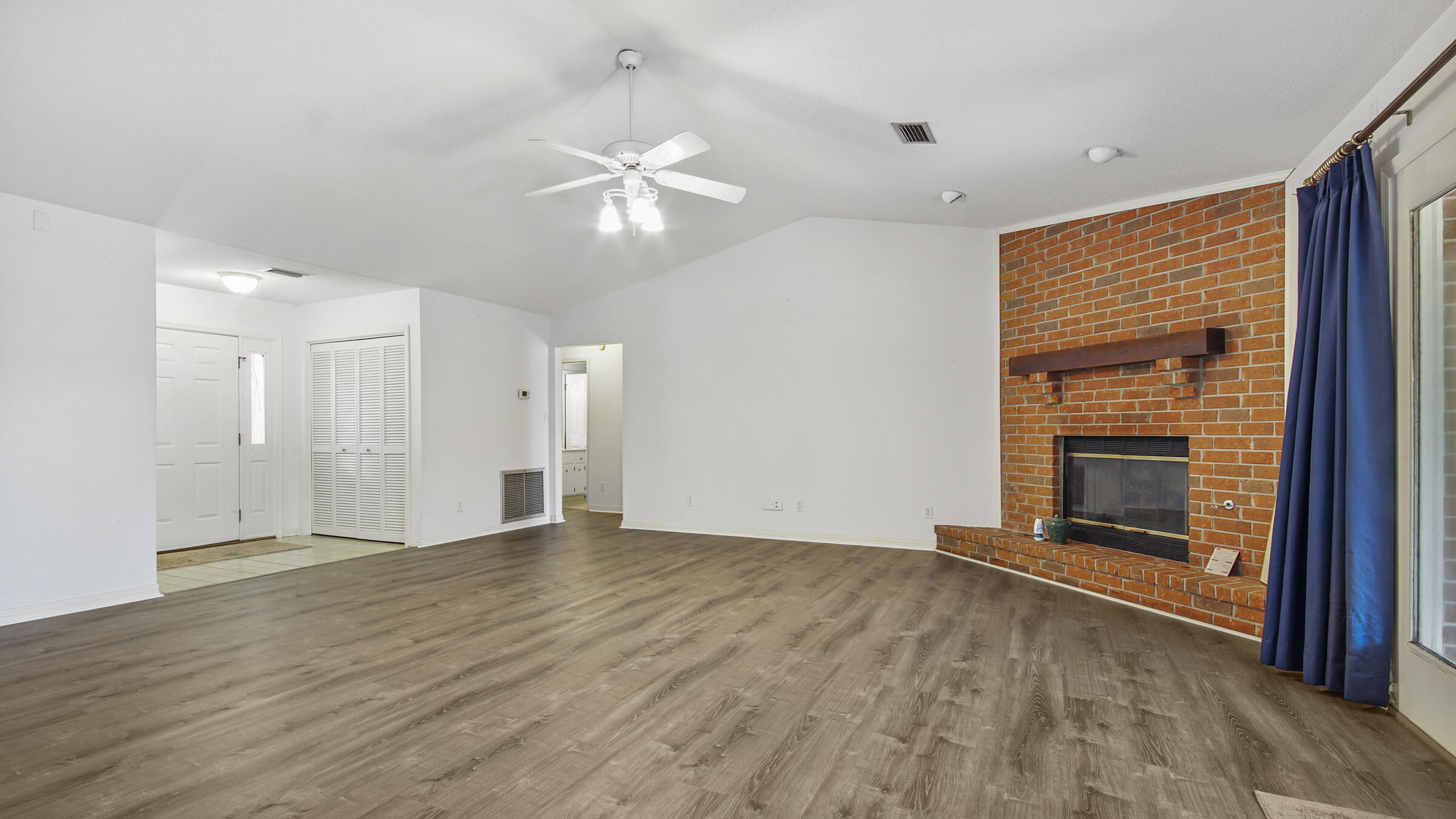 PINE SHORES - Residential
