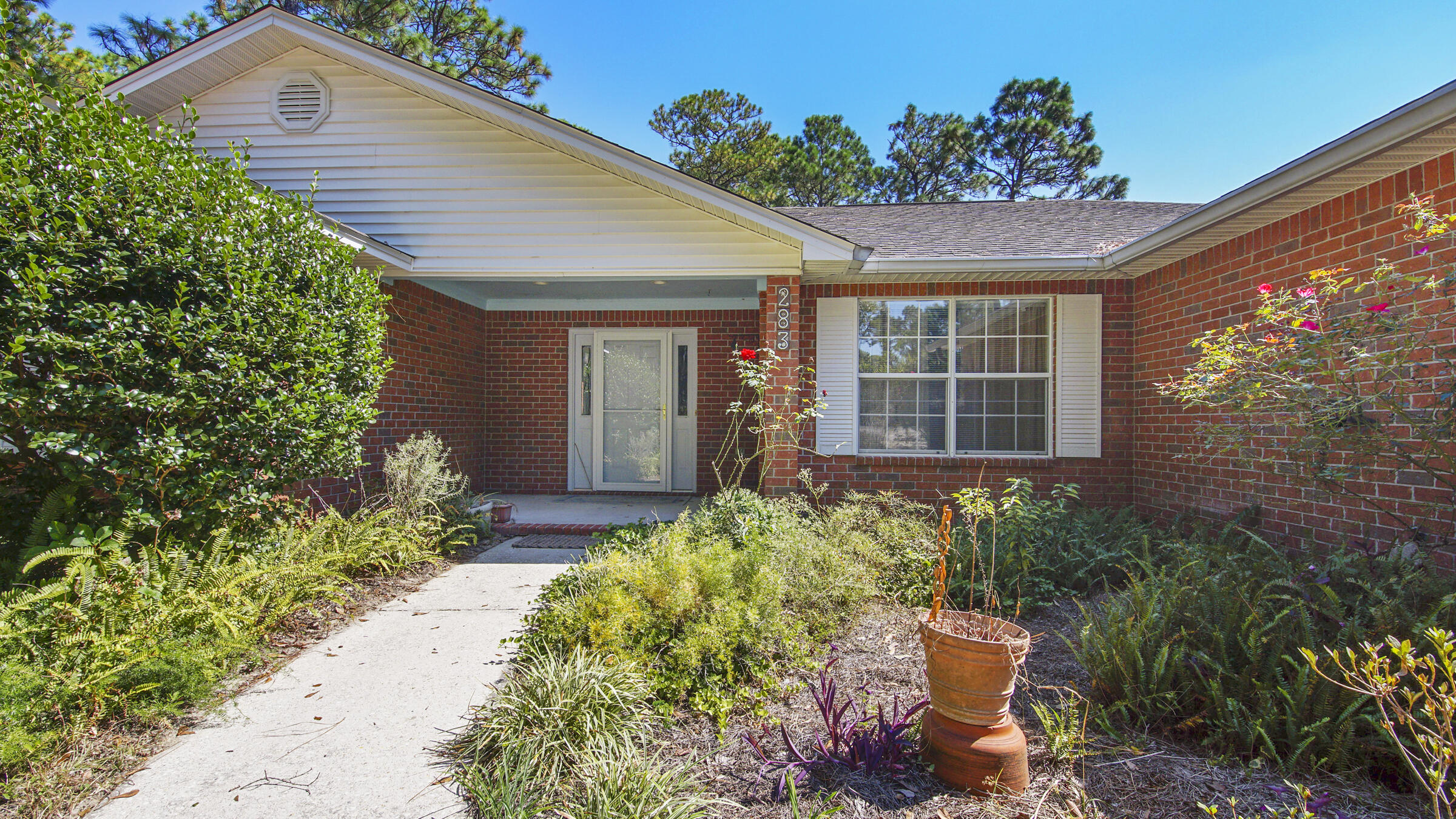 PINE SHORES - Residential