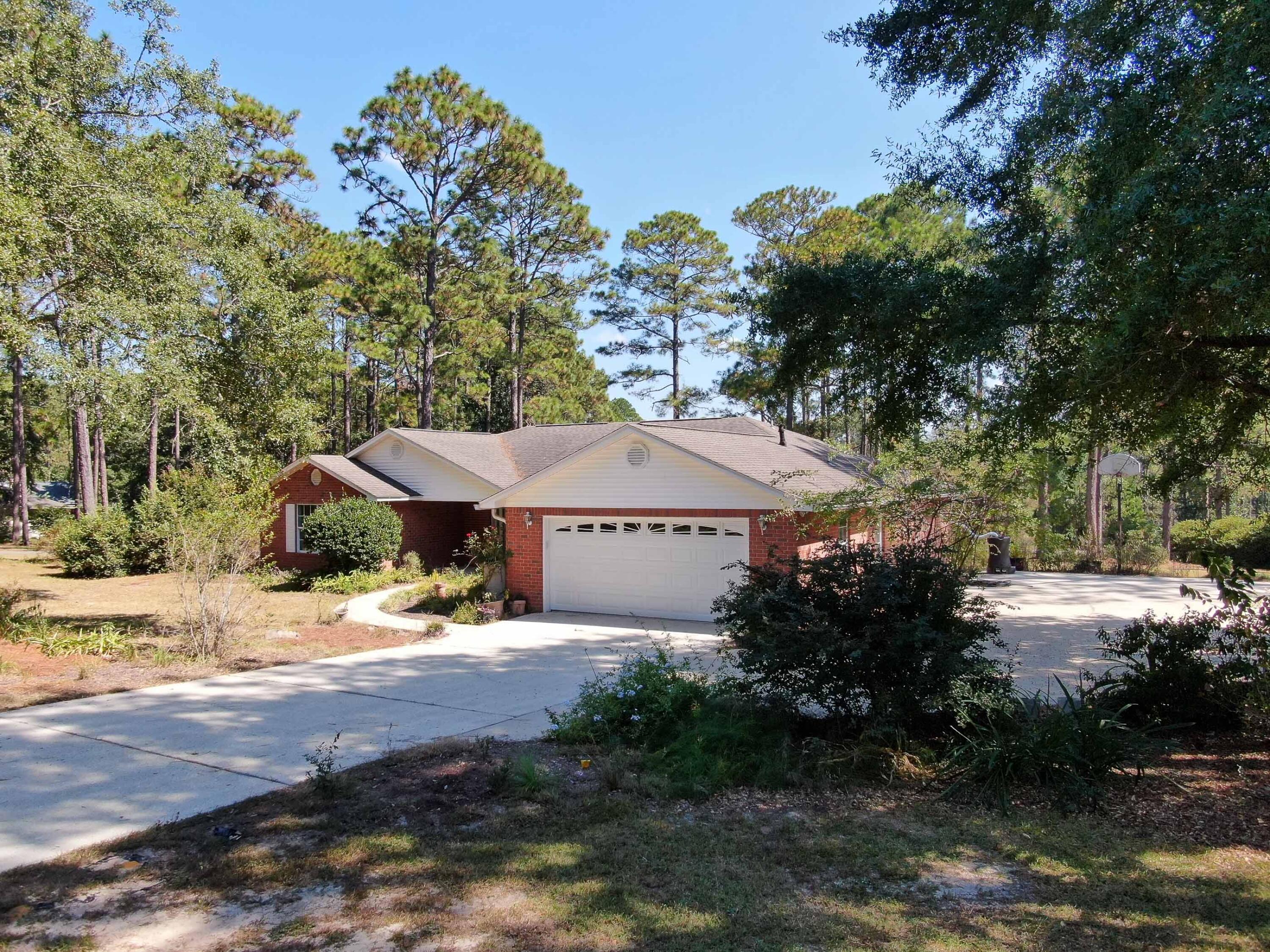 PINE SHORES - Residential