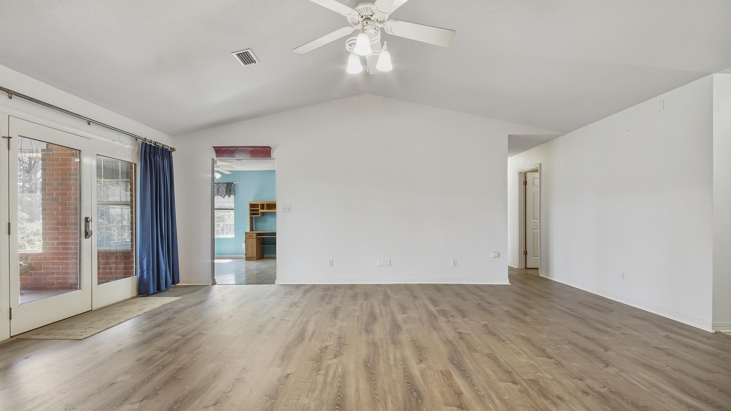 PINE SHORES - Residential