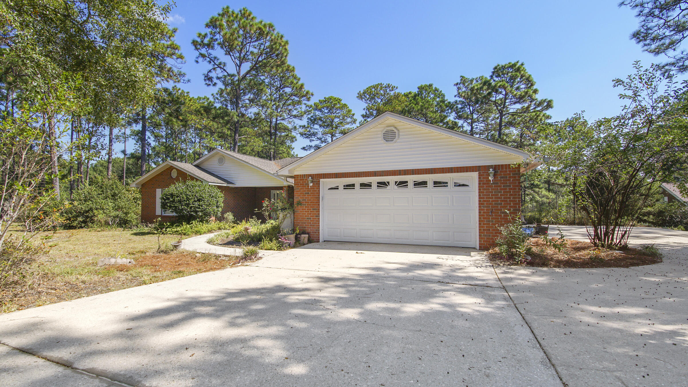 PINE SHORES - Residential