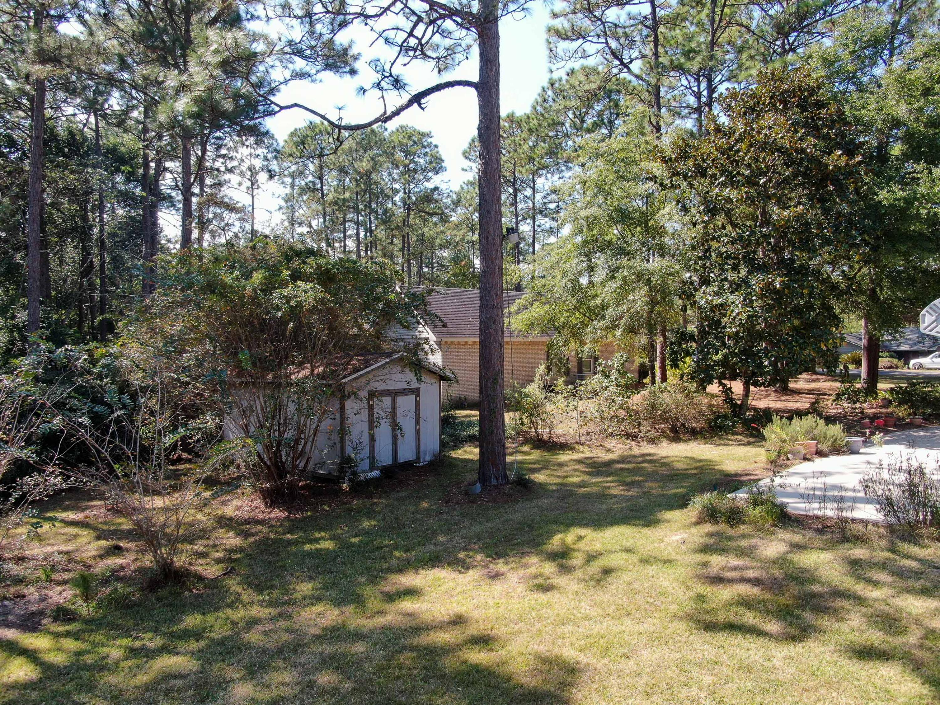 PINE SHORES - Residential
