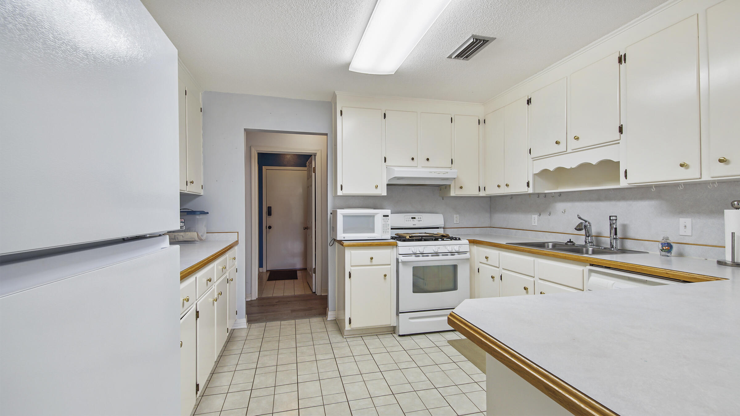PINE SHORES - Residential