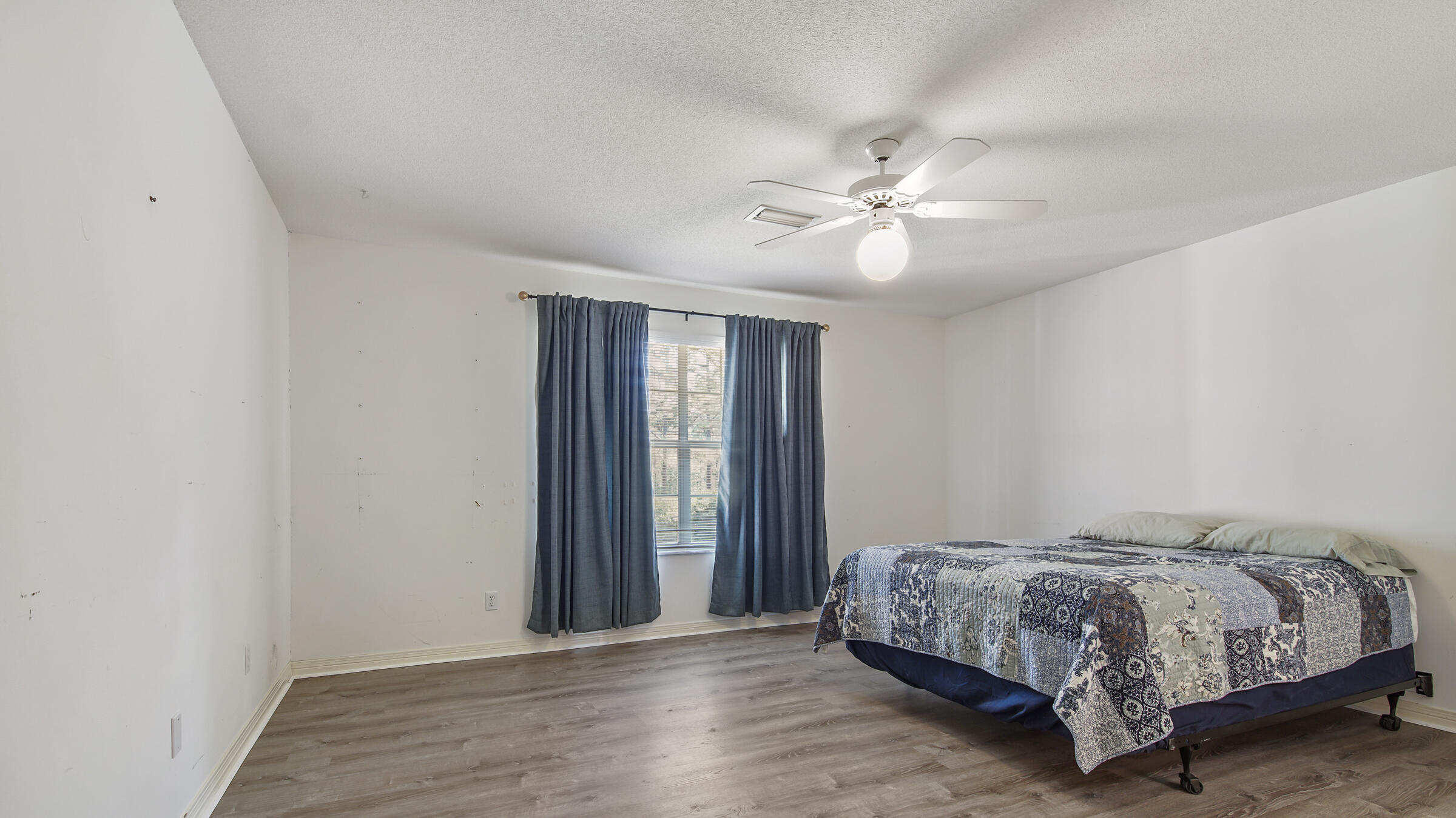 PINE SHORES - Residential