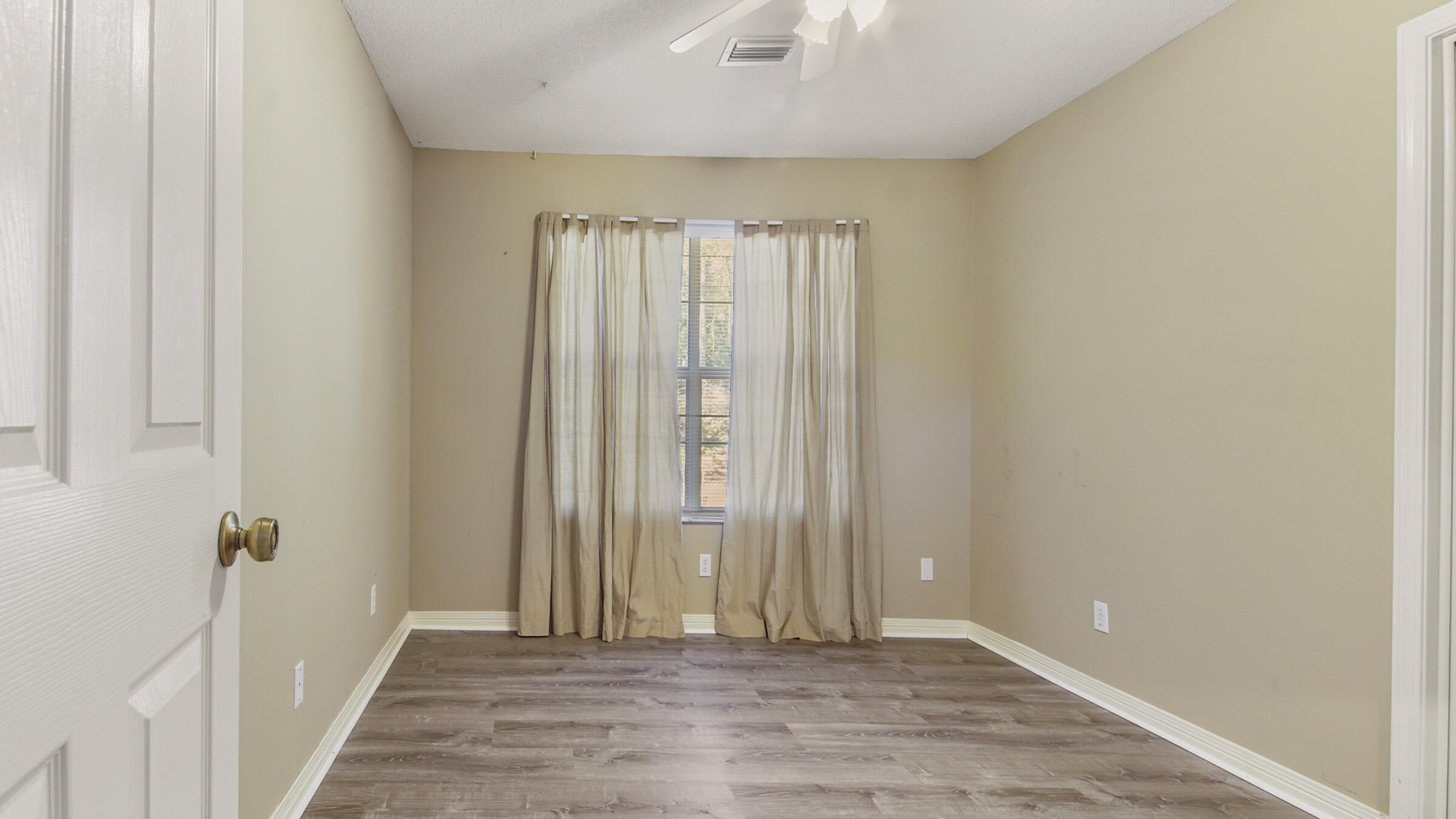 PINE SHORES - Residential