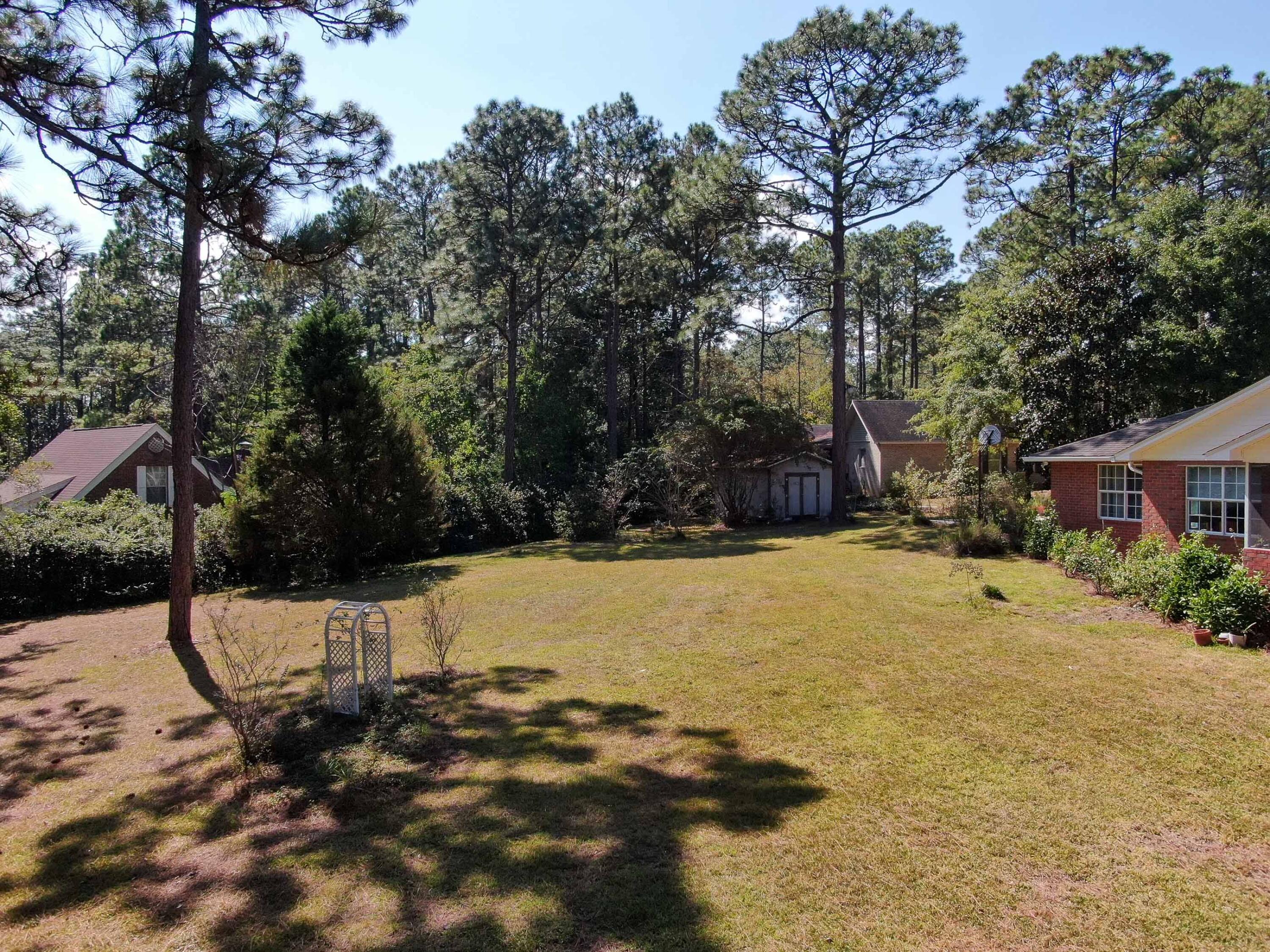 PINE SHORES - Residential