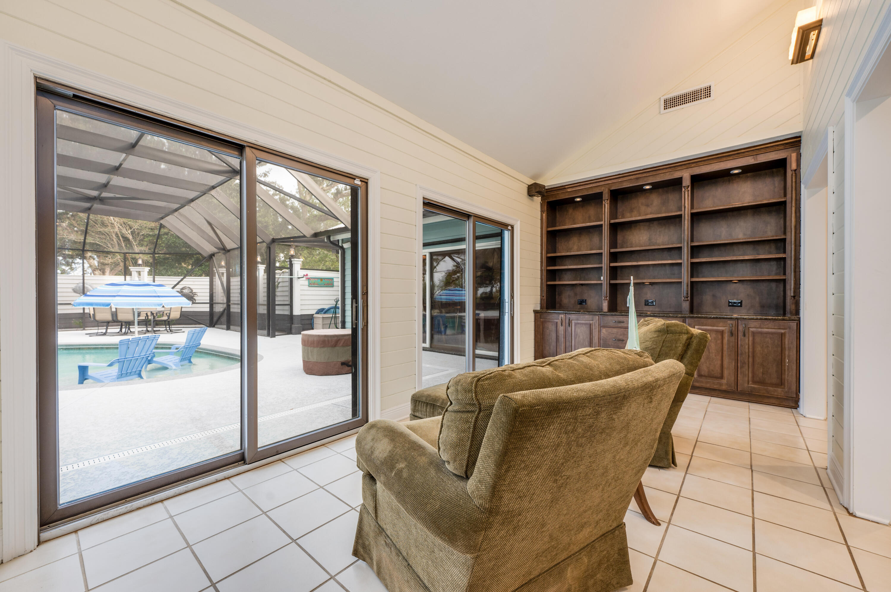 PARADISE BEACH S/D - Residential
