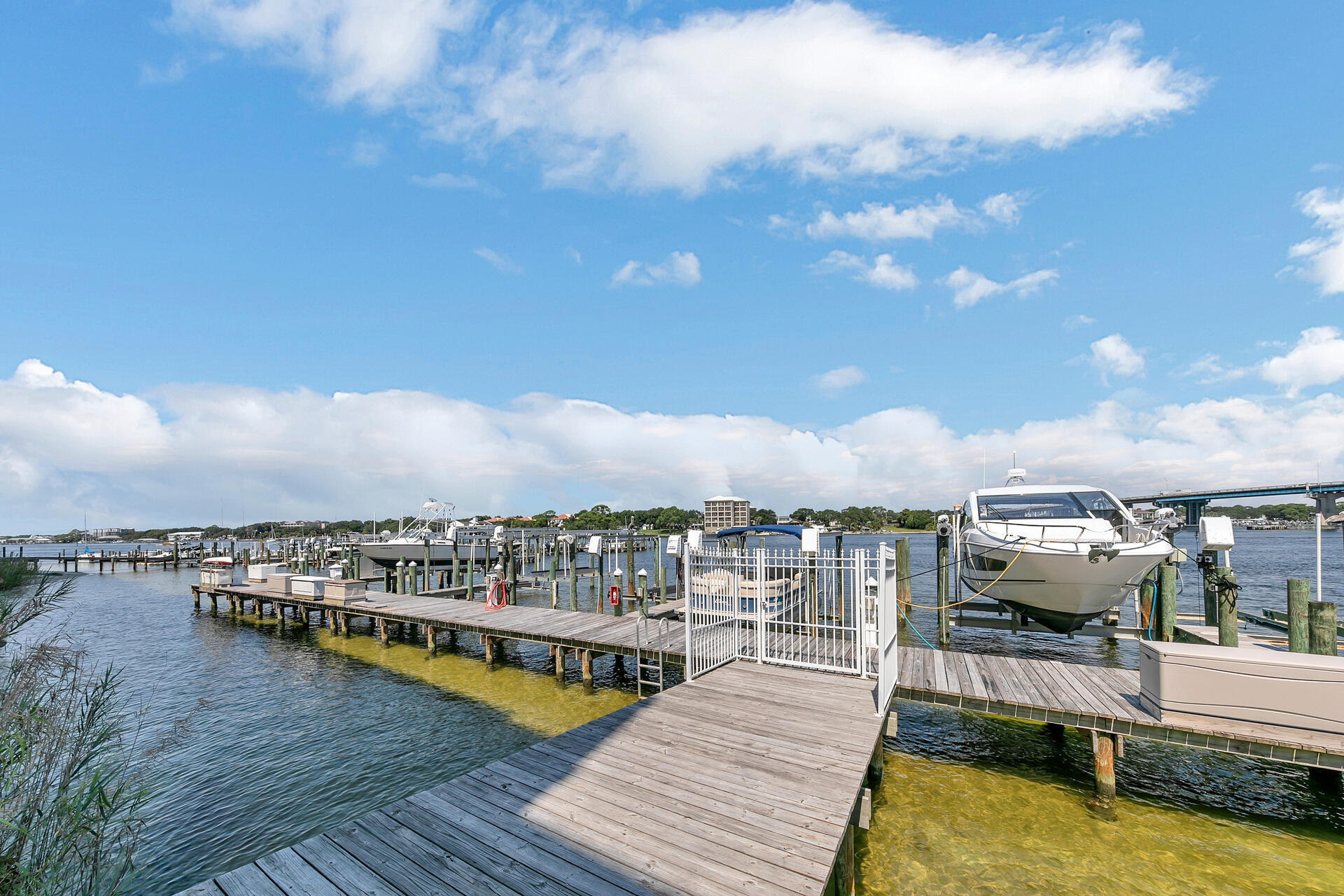 PALM COURT YACHT CLUB - Residential