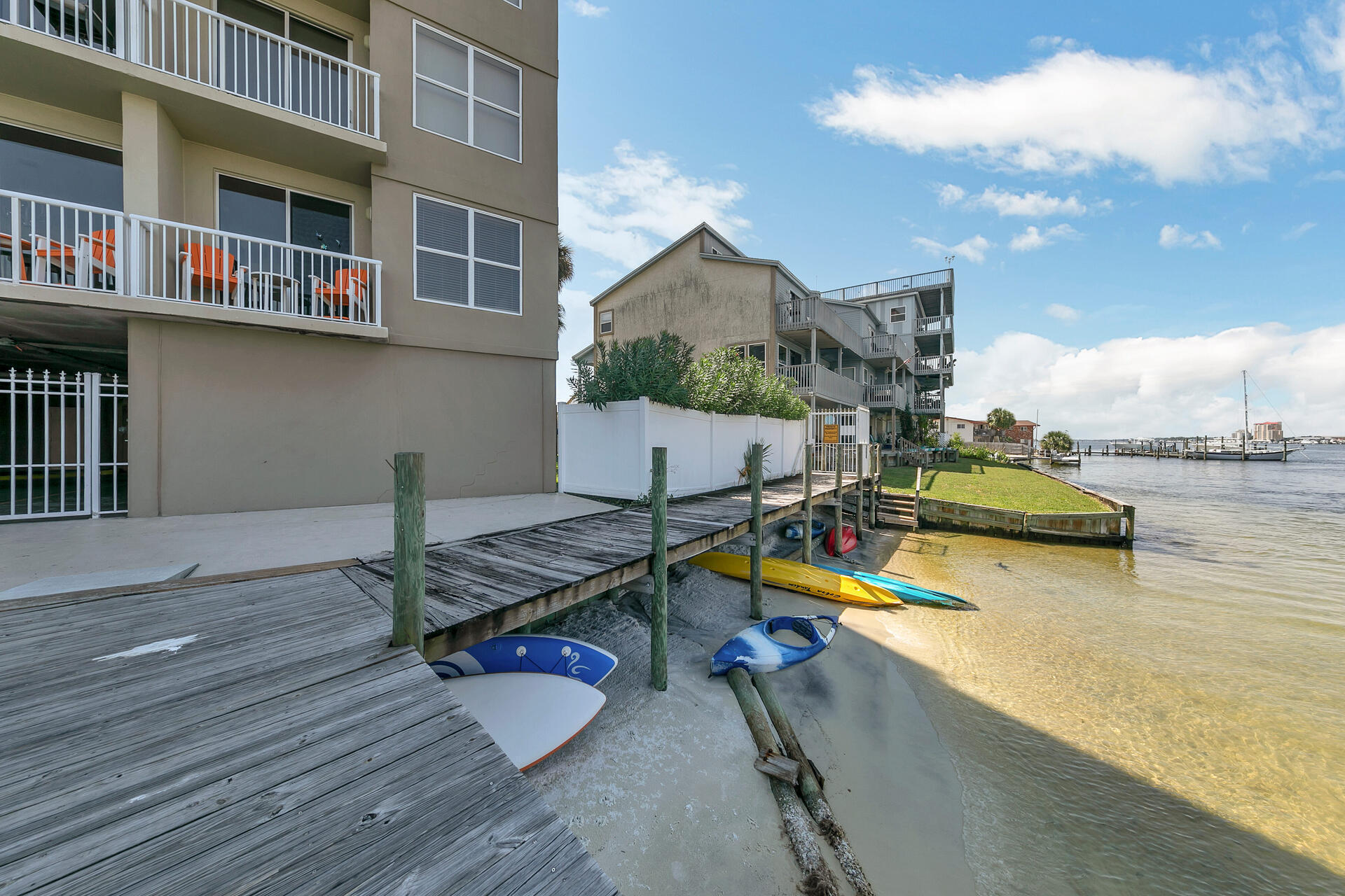 PALM COURT YACHT CLUB - Residential