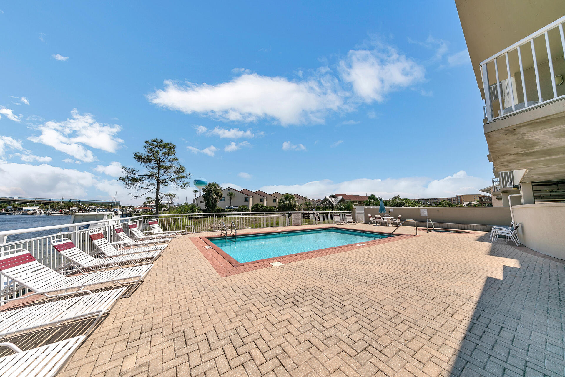 PALM COURT YACHT CLUB - Residential