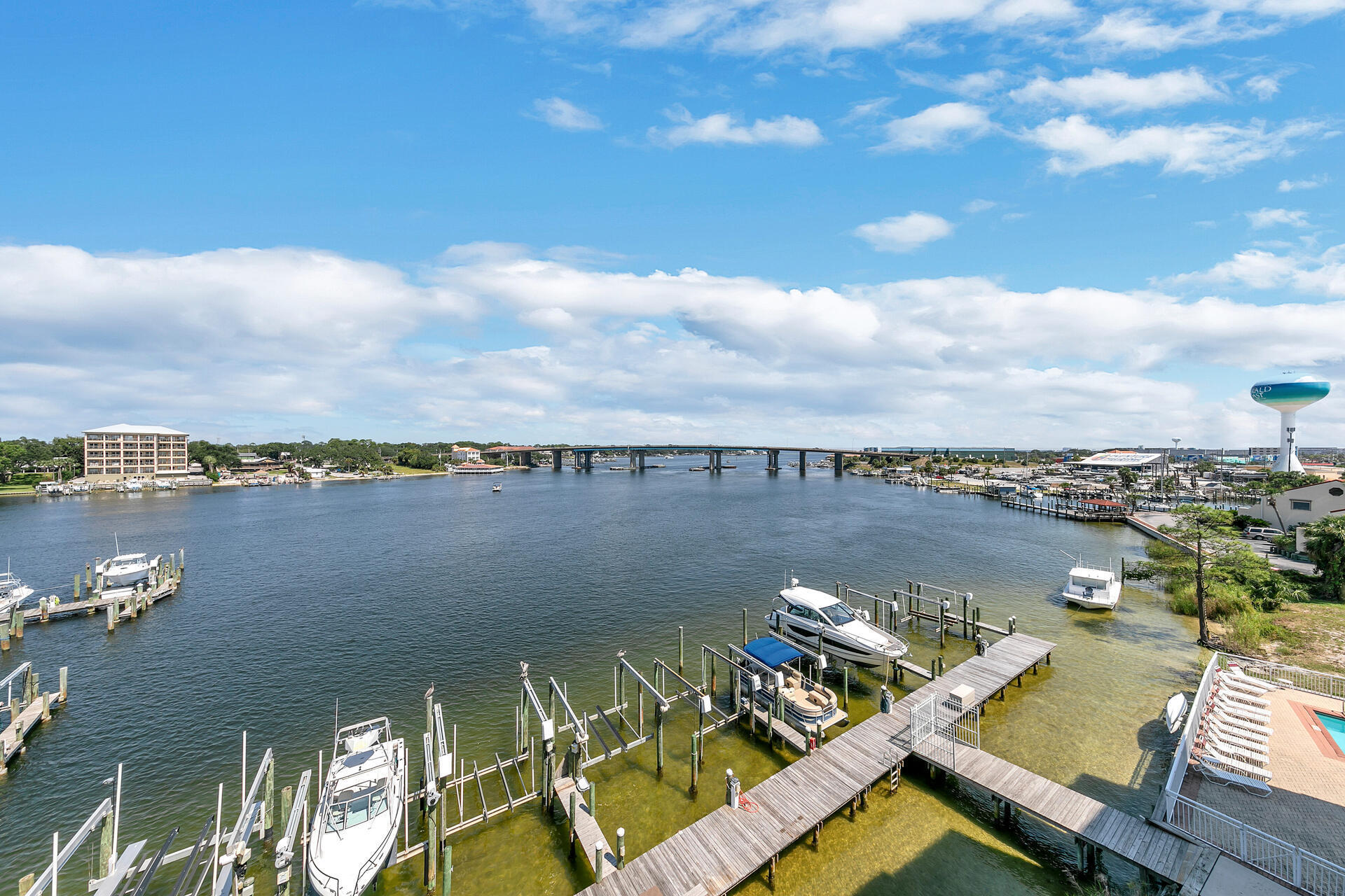 PALM COURT YACHT CLUB - Residential