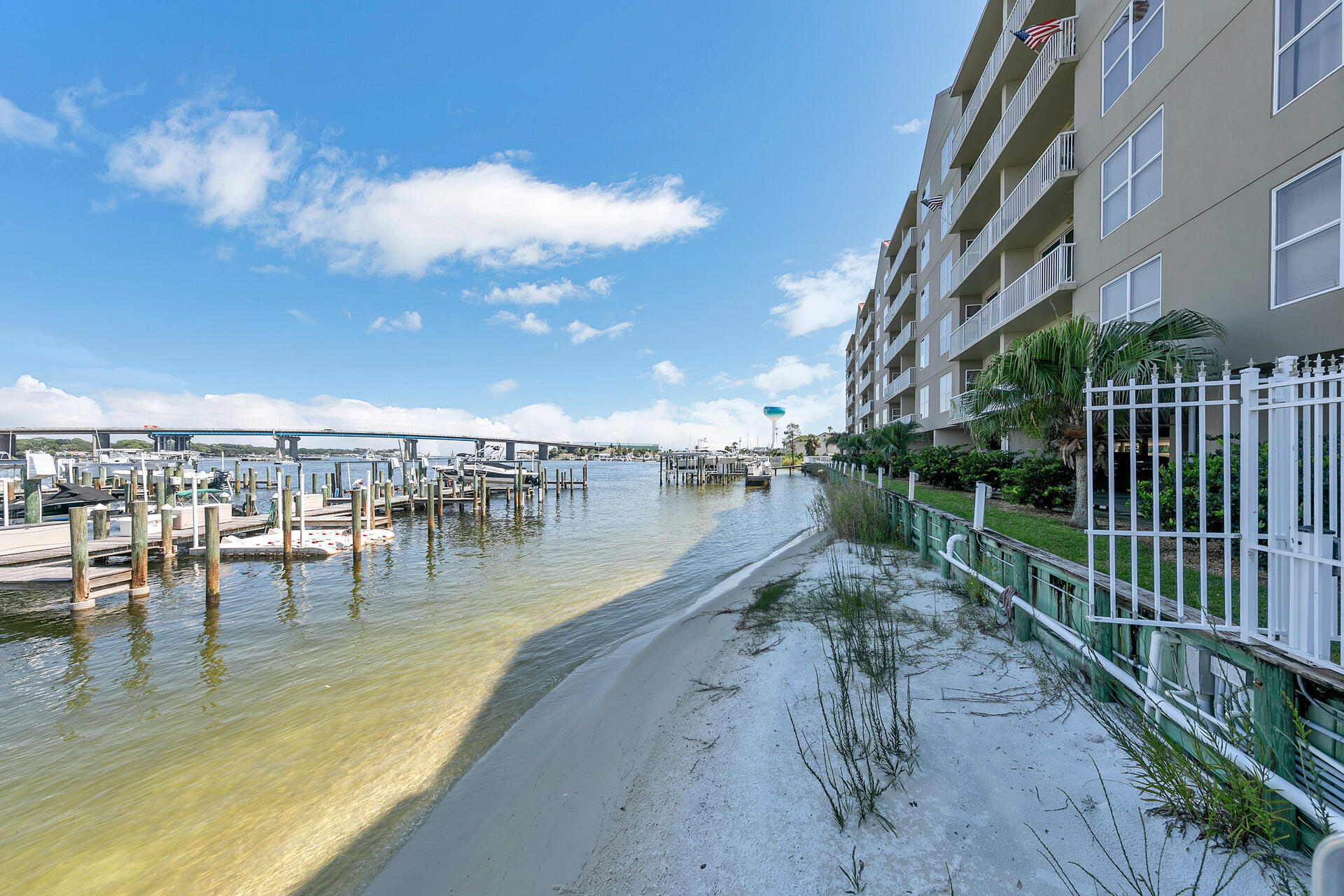 PALM COURT YACHT CLUB - Residential