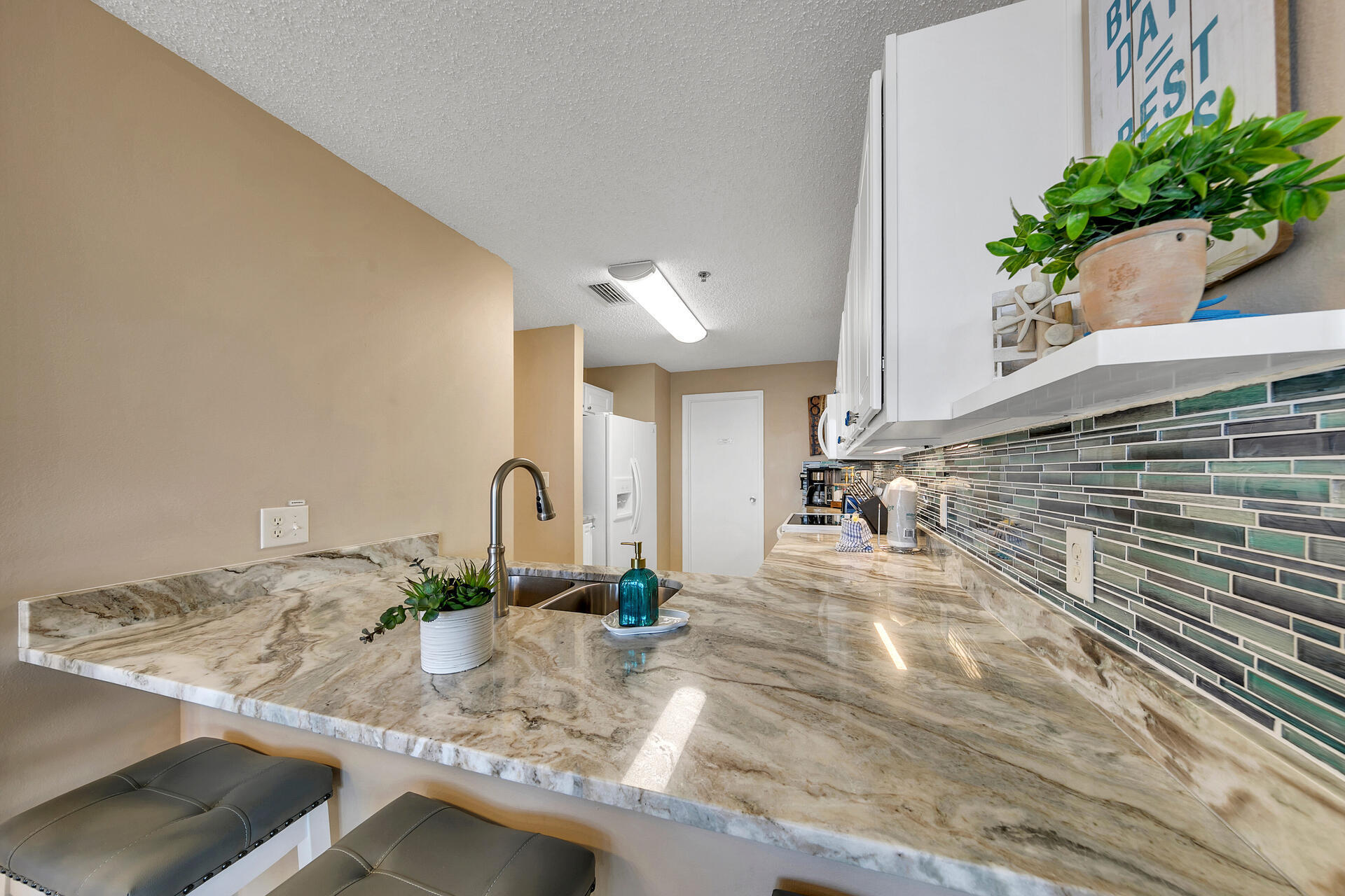 PALM COURT YACHT CLUB - Residential