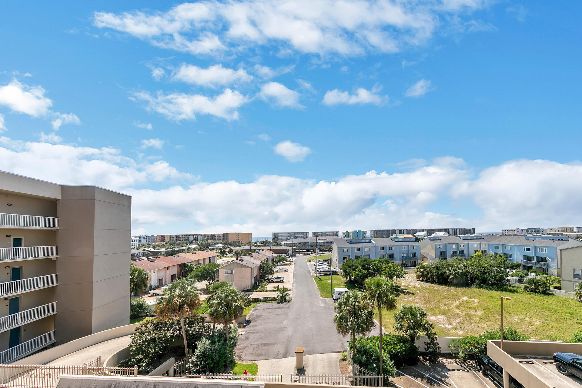 PALM COURT YACHT CLUB - Residential