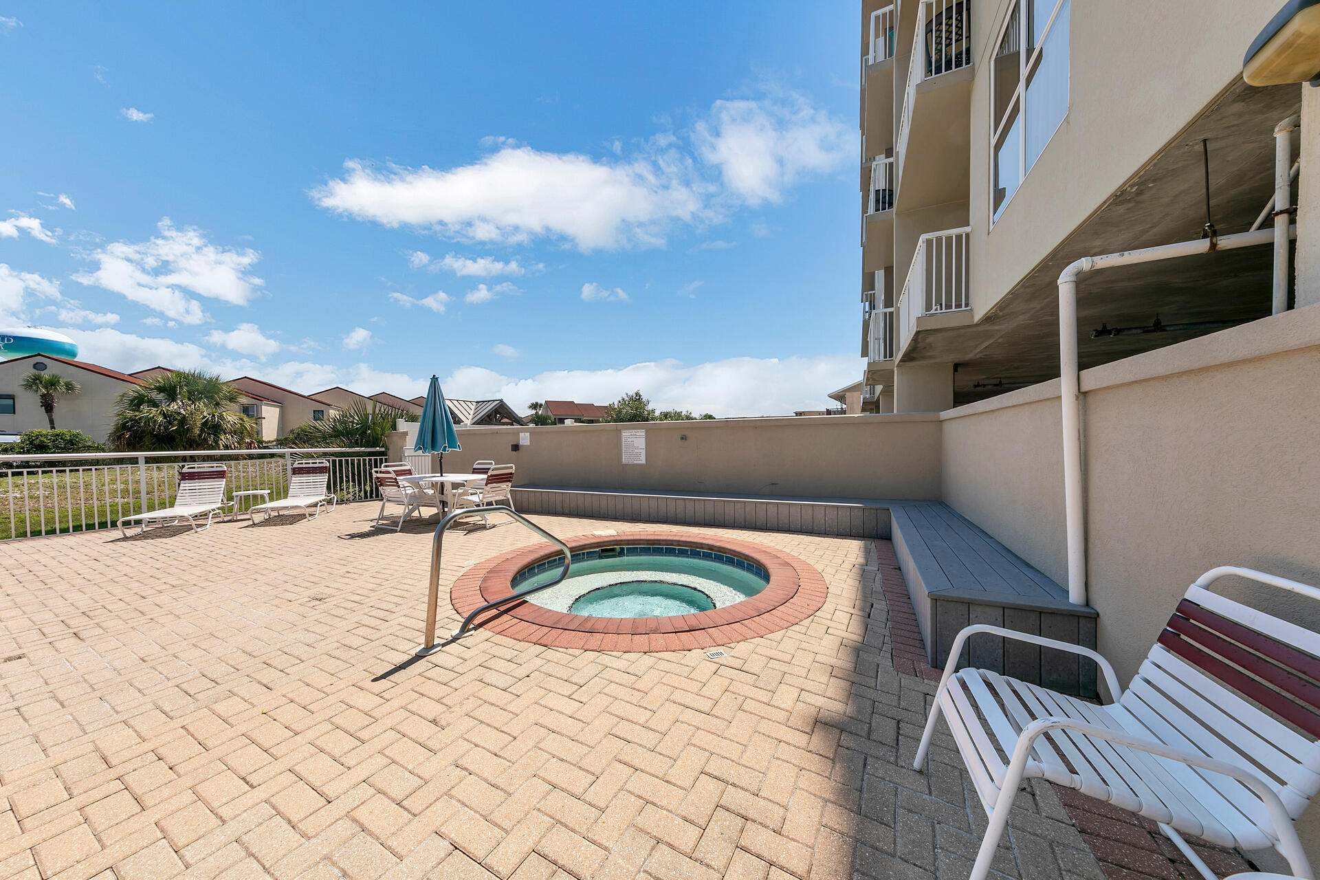 PALM COURT YACHT CLUB - Residential