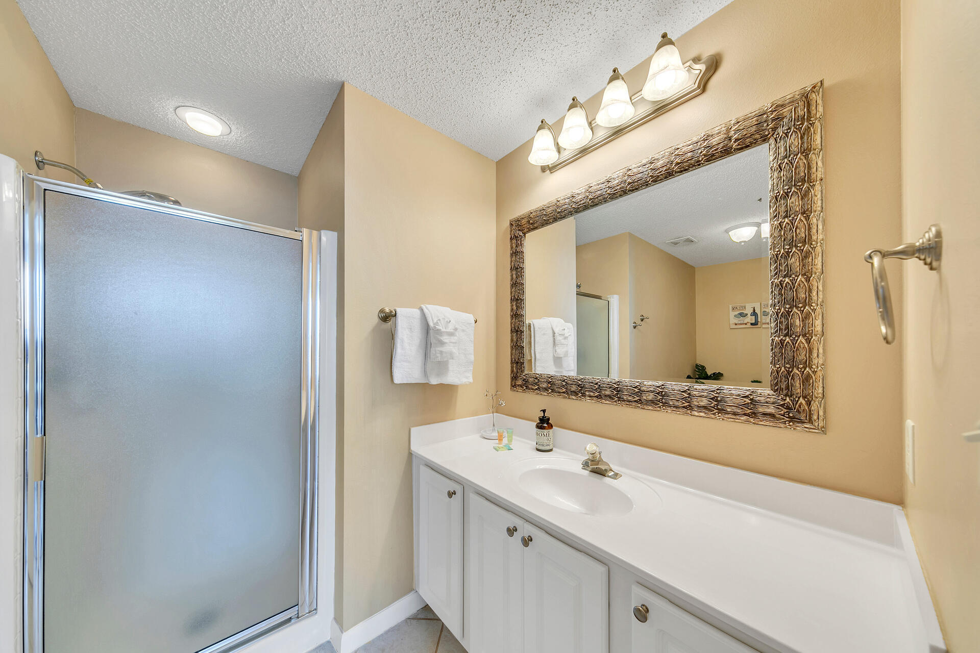 PALM COURT YACHT CLUB - Residential