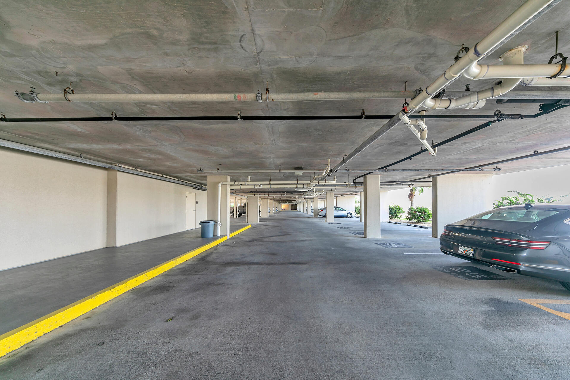 PALM COURT YACHT CLUB - Residential