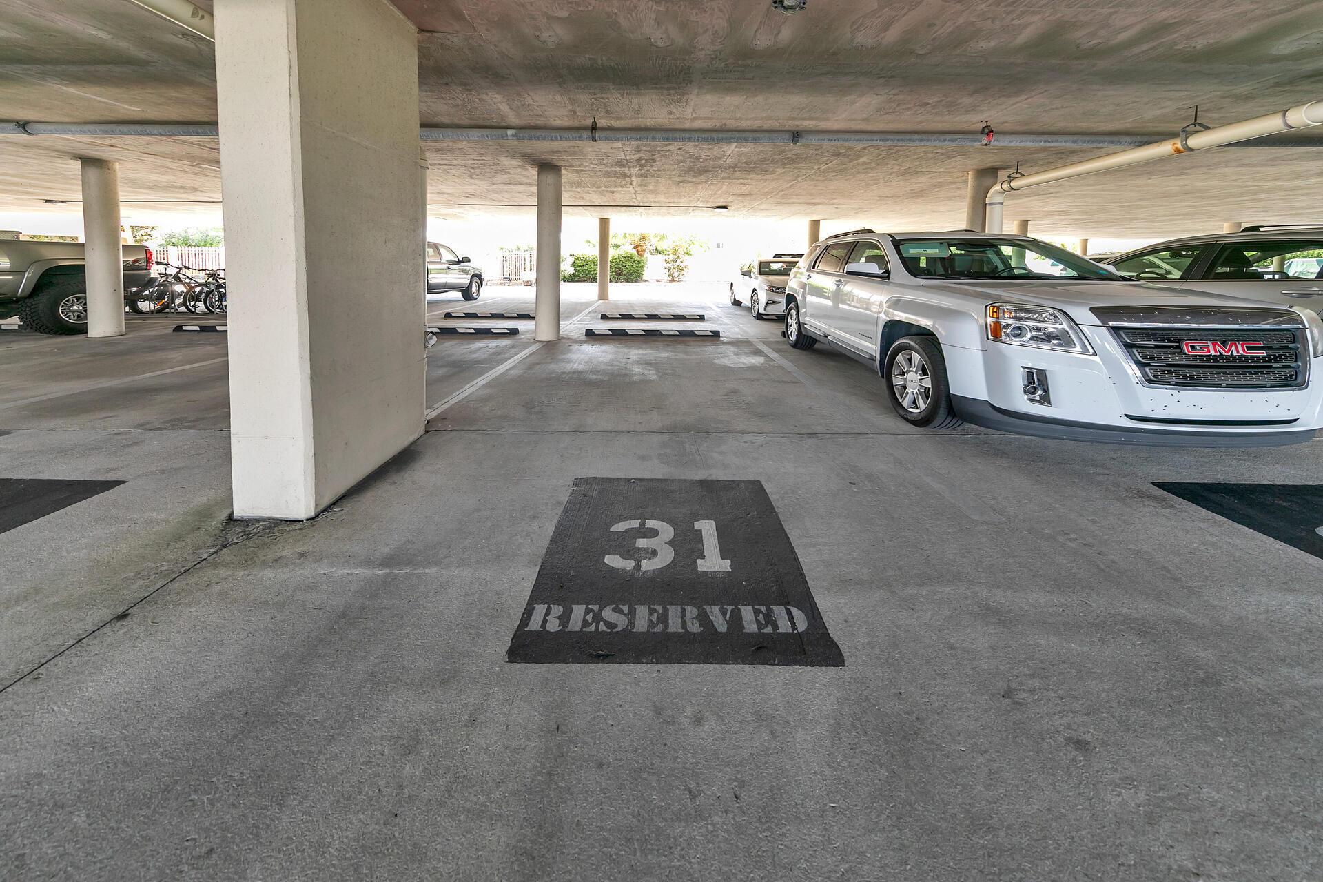 PALM COURT YACHT CLUB - Residential