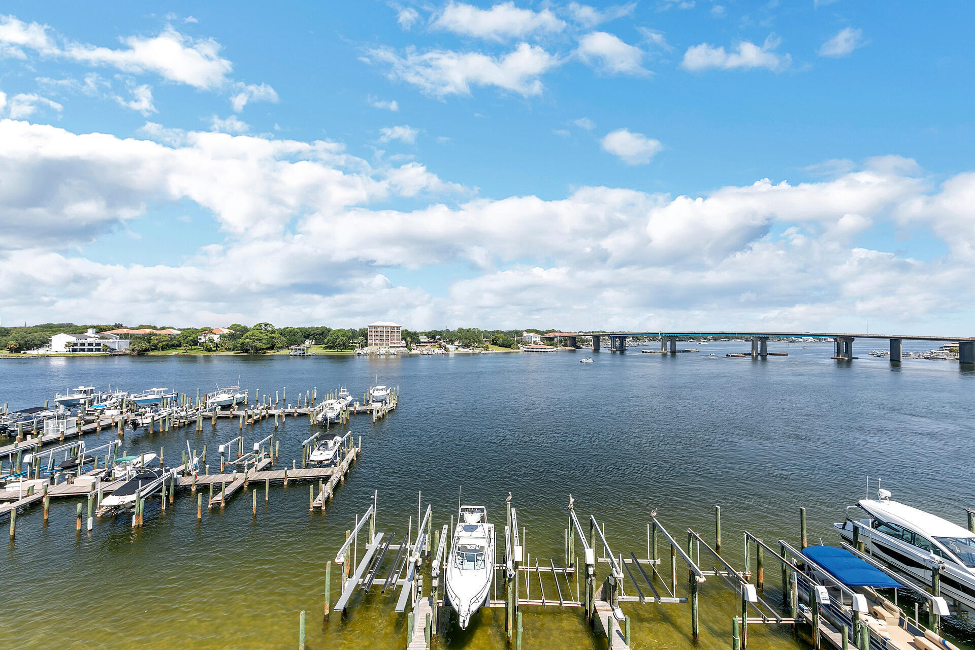 PALM COURT YACHT CLUB - Residential