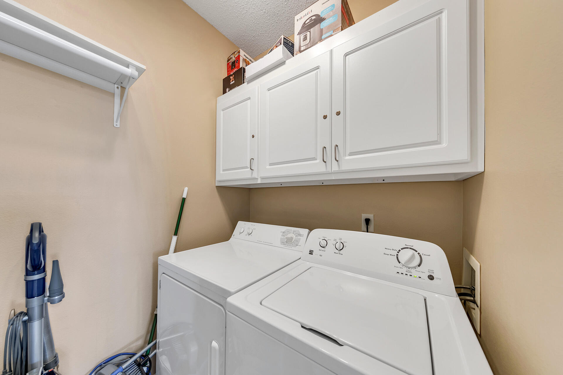 PALM COURT YACHT CLUB - Residential