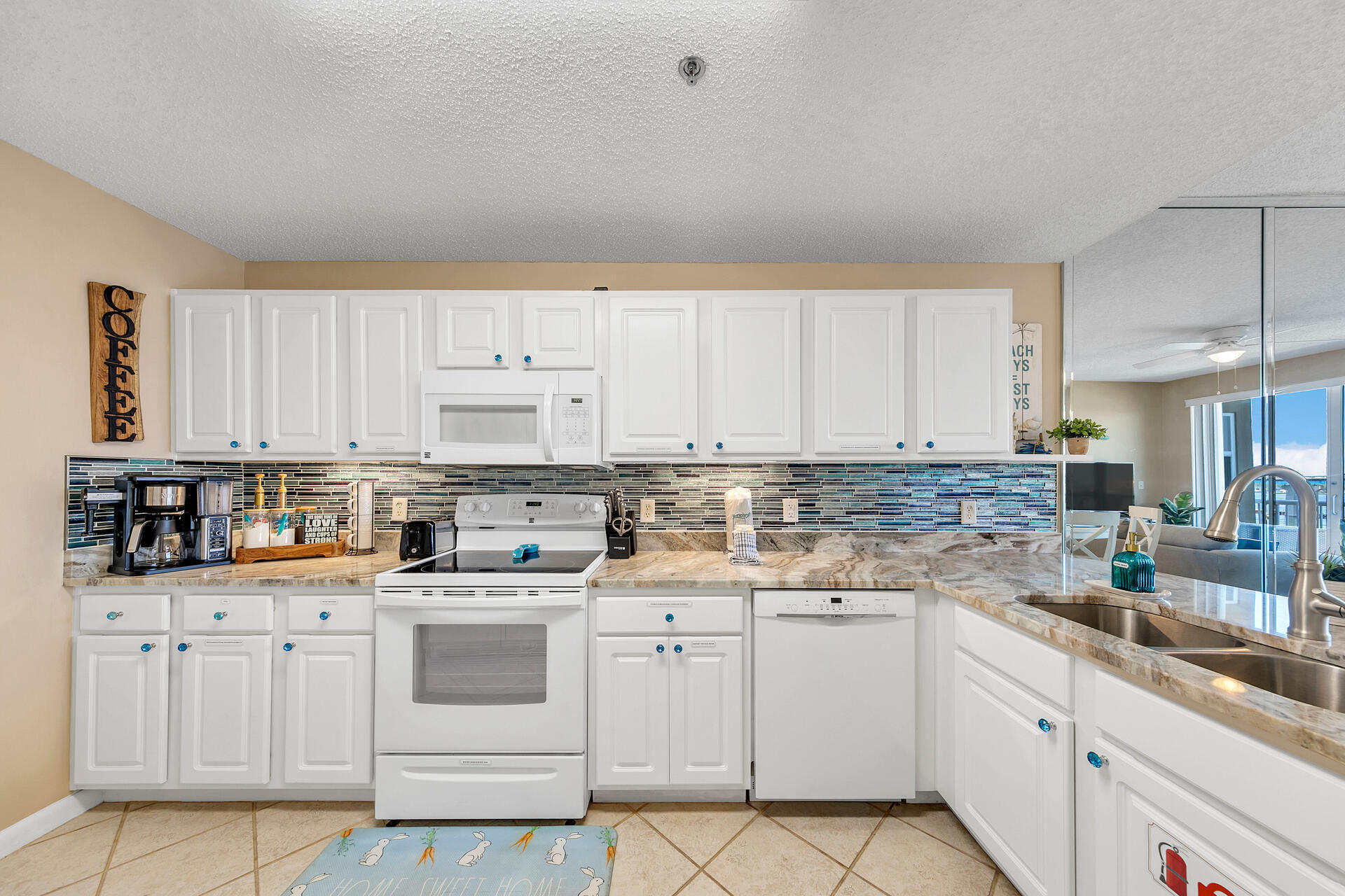 PALM COURT YACHT CLUB - Residential