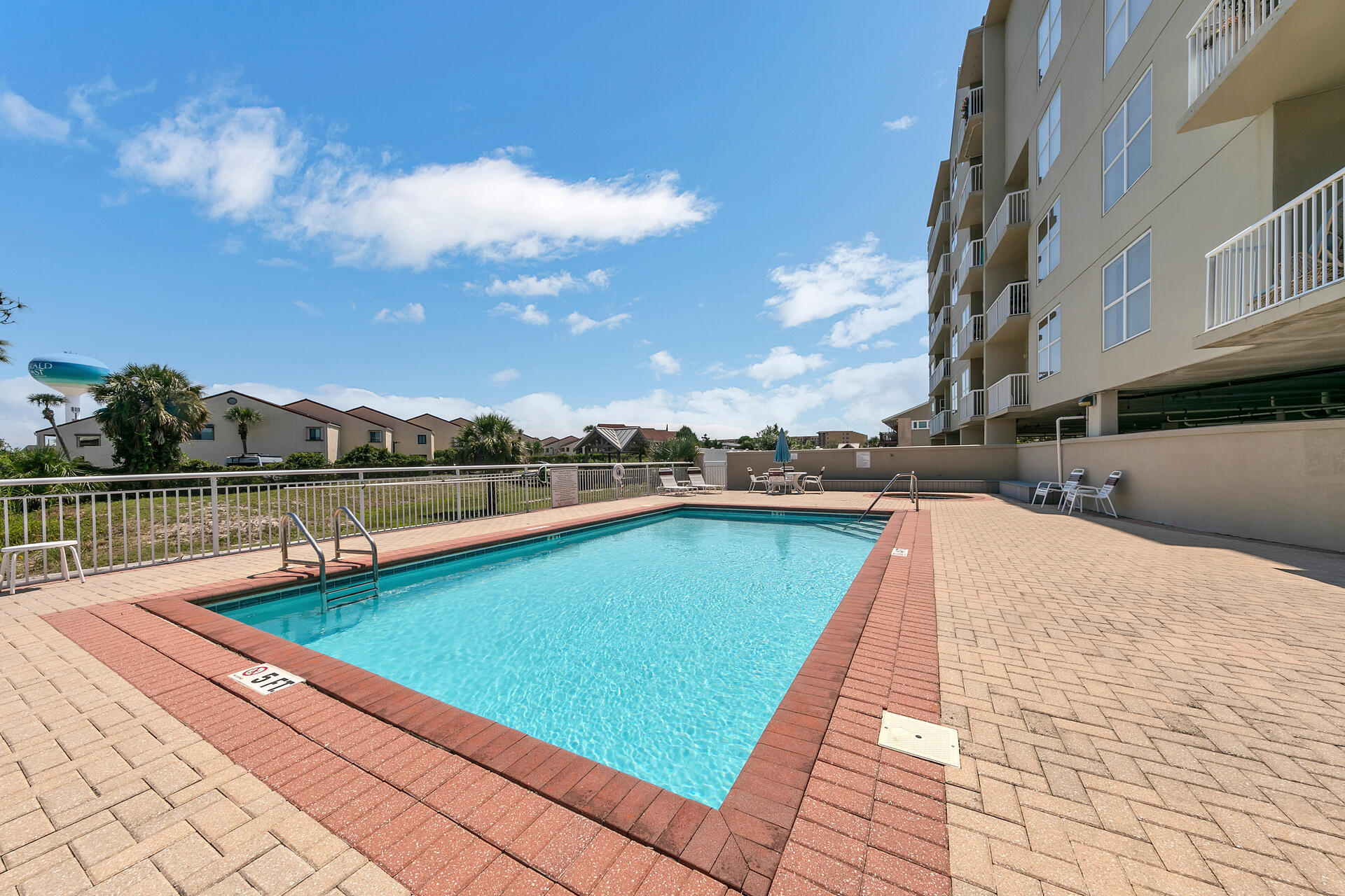 PALM COURT YACHT CLUB - Residential