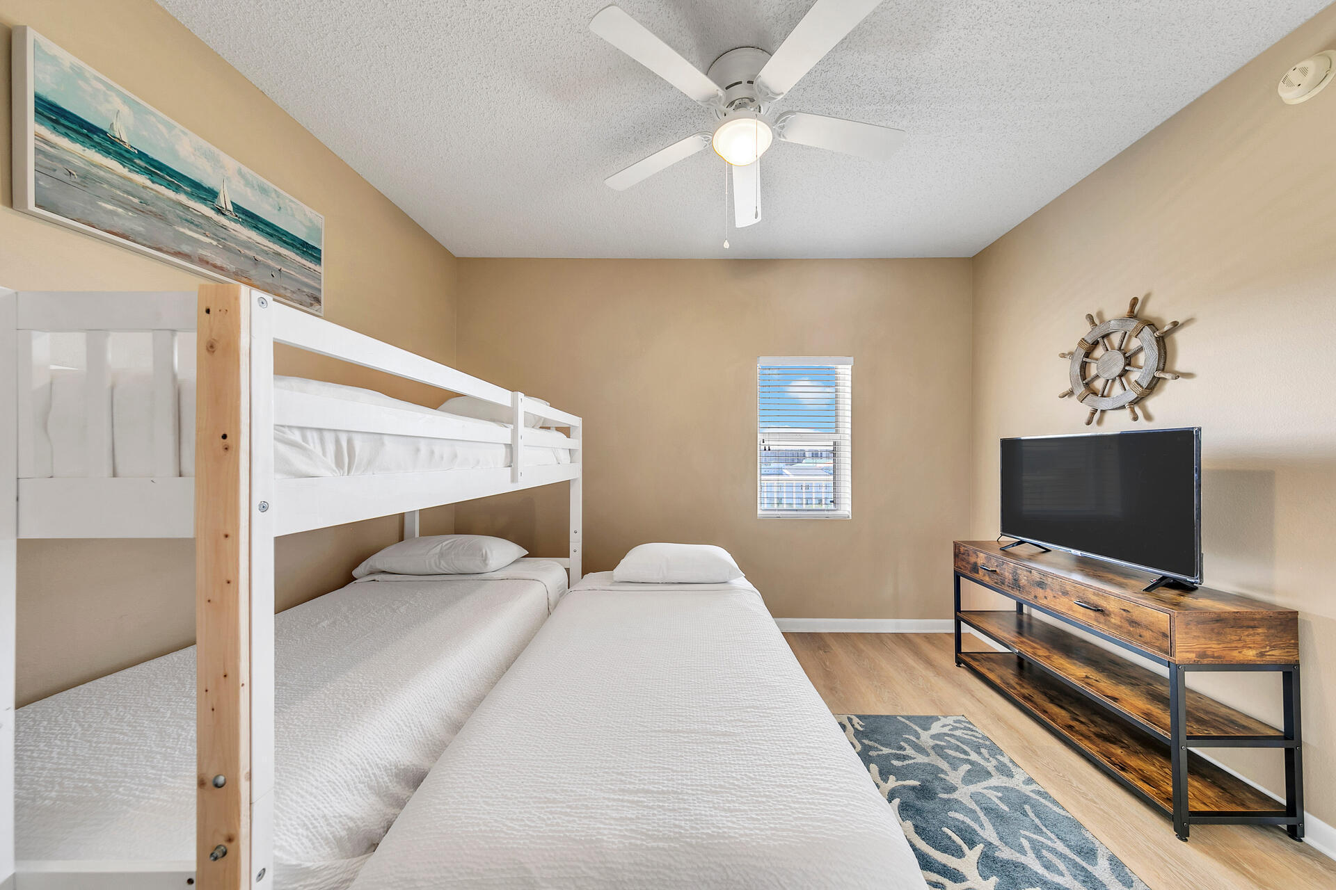 PALM COURT YACHT CLUB - Residential