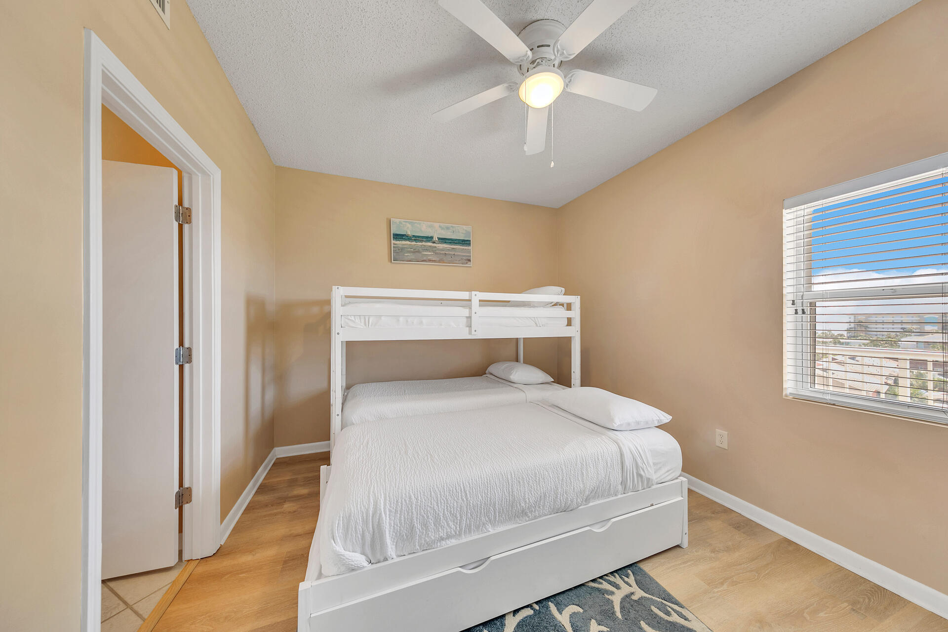 PALM COURT YACHT CLUB - Residential