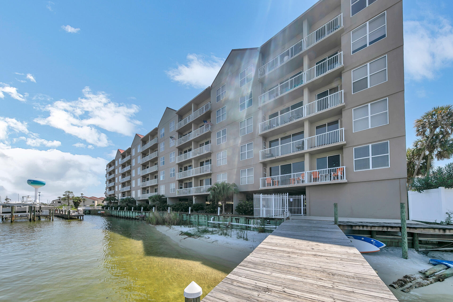 PALM COURT YACHT CLUB - Residential