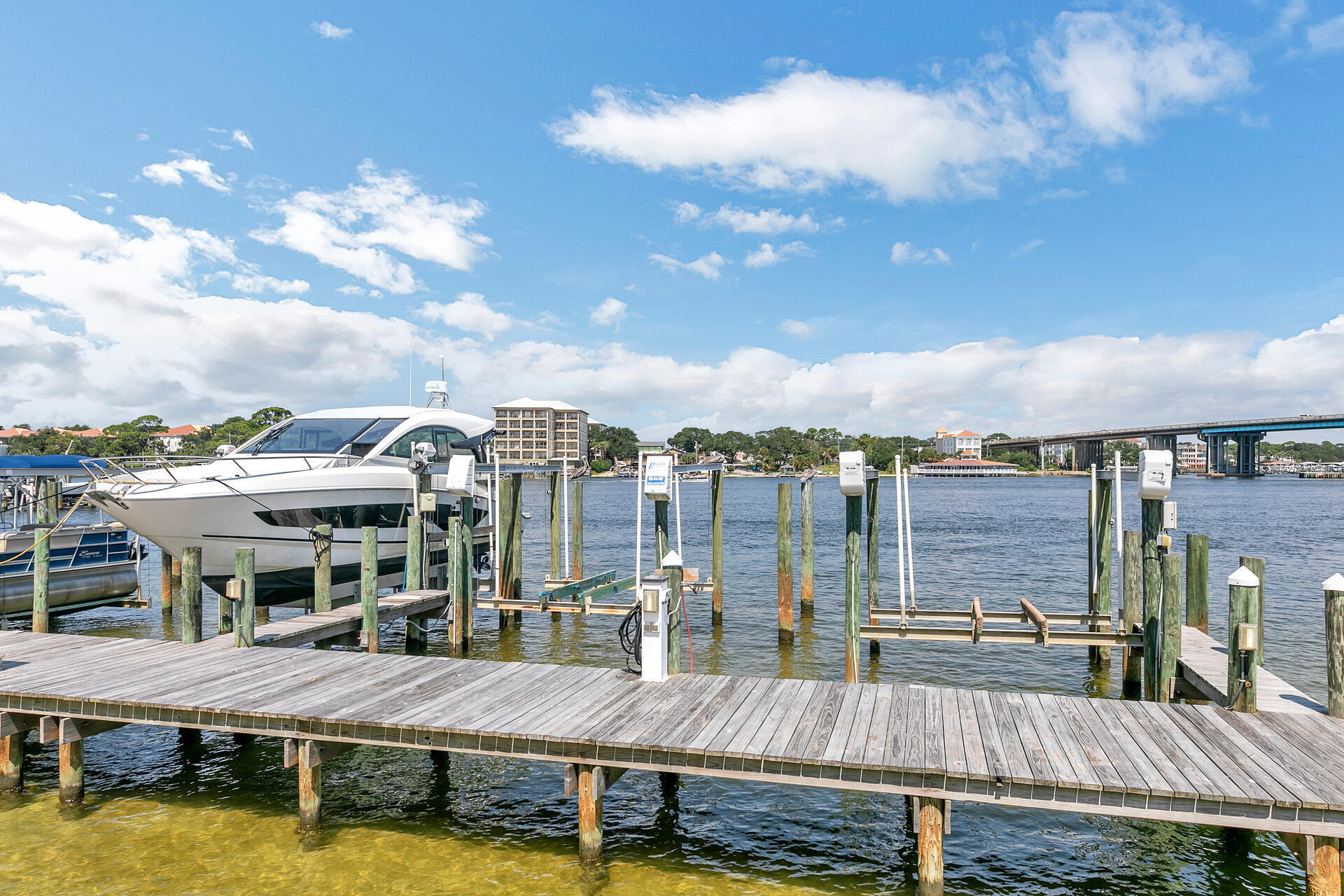 PALM COURT YACHT CLUB - Residential