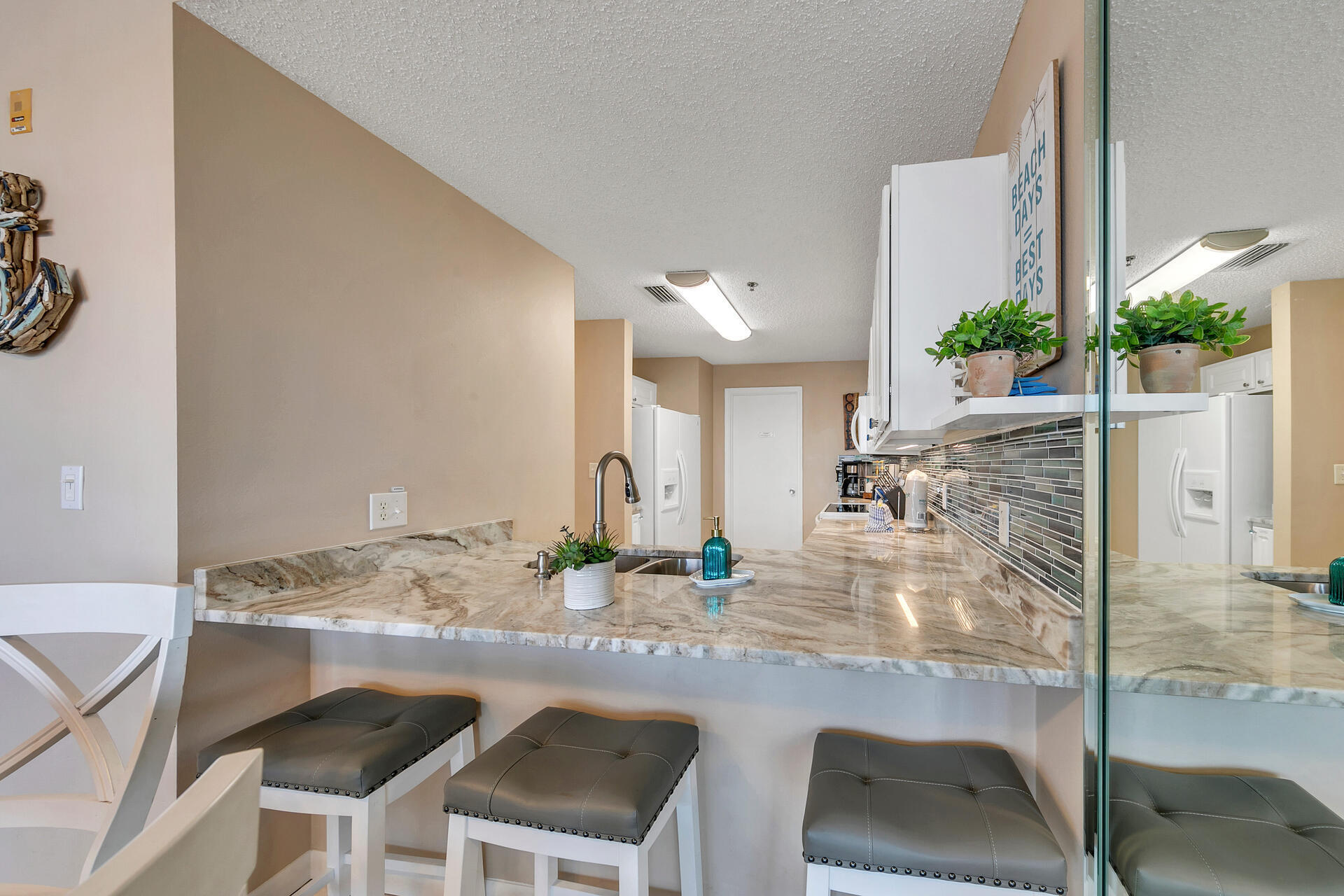 PALM COURT YACHT CLUB - Residential