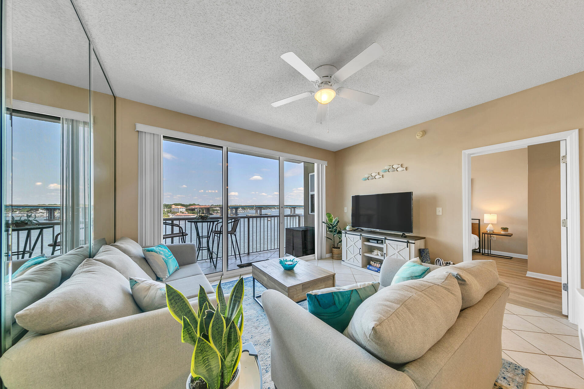 PALM COURT YACHT CLUB - Residential