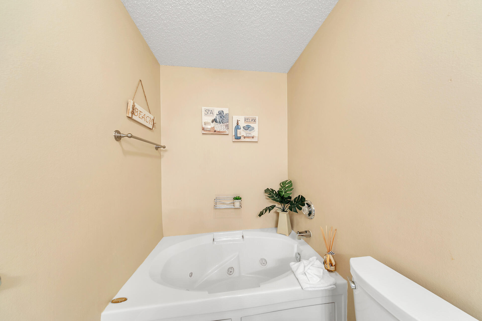 PALM COURT YACHT CLUB - Residential