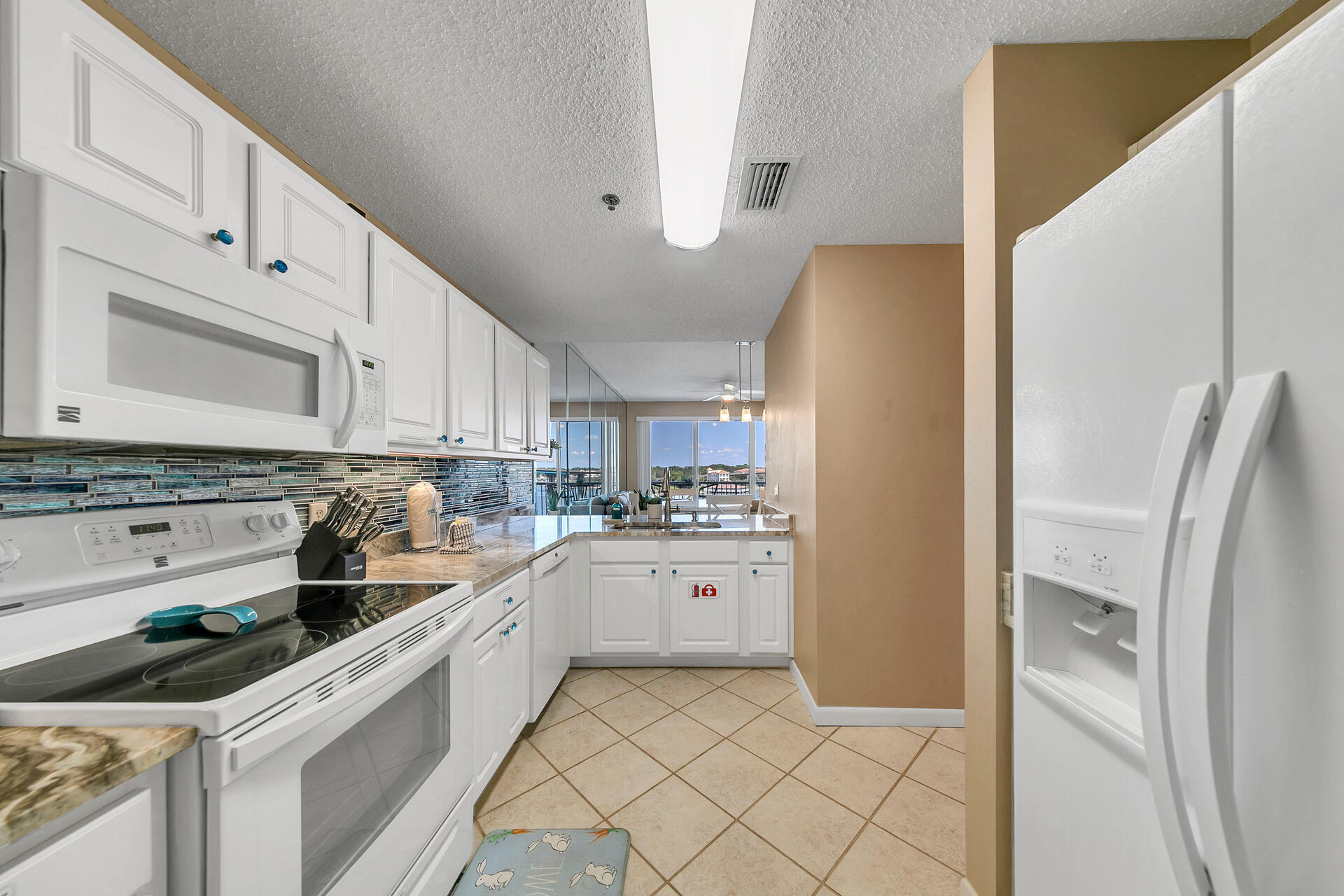 PALM COURT YACHT CLUB - Residential