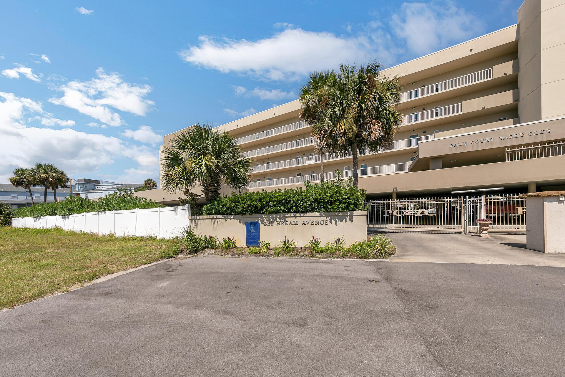 PALM COURT YACHT CLUB - Residential