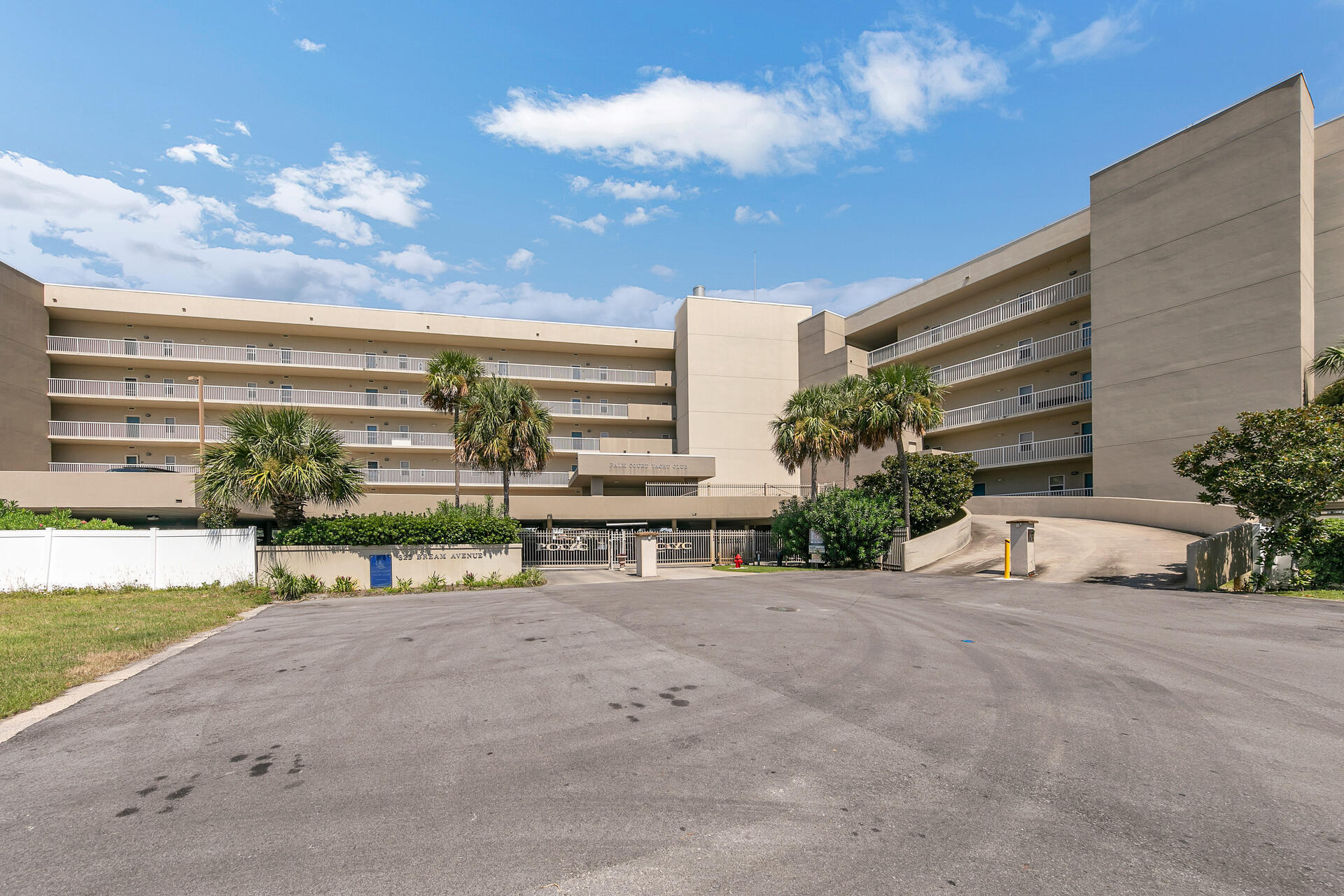 PALM COURT YACHT CLUB - Residential