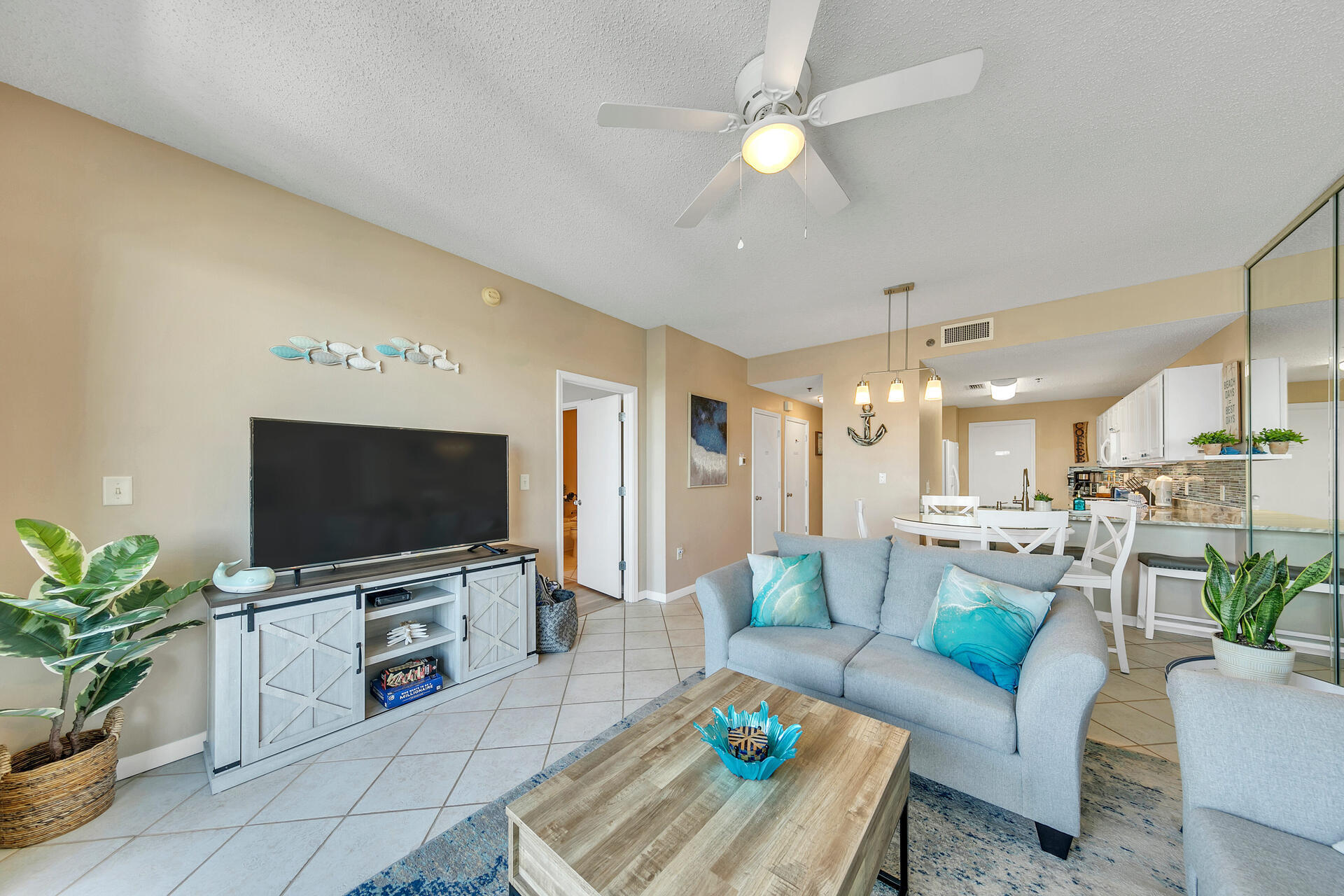 PALM COURT YACHT CLUB - Residential