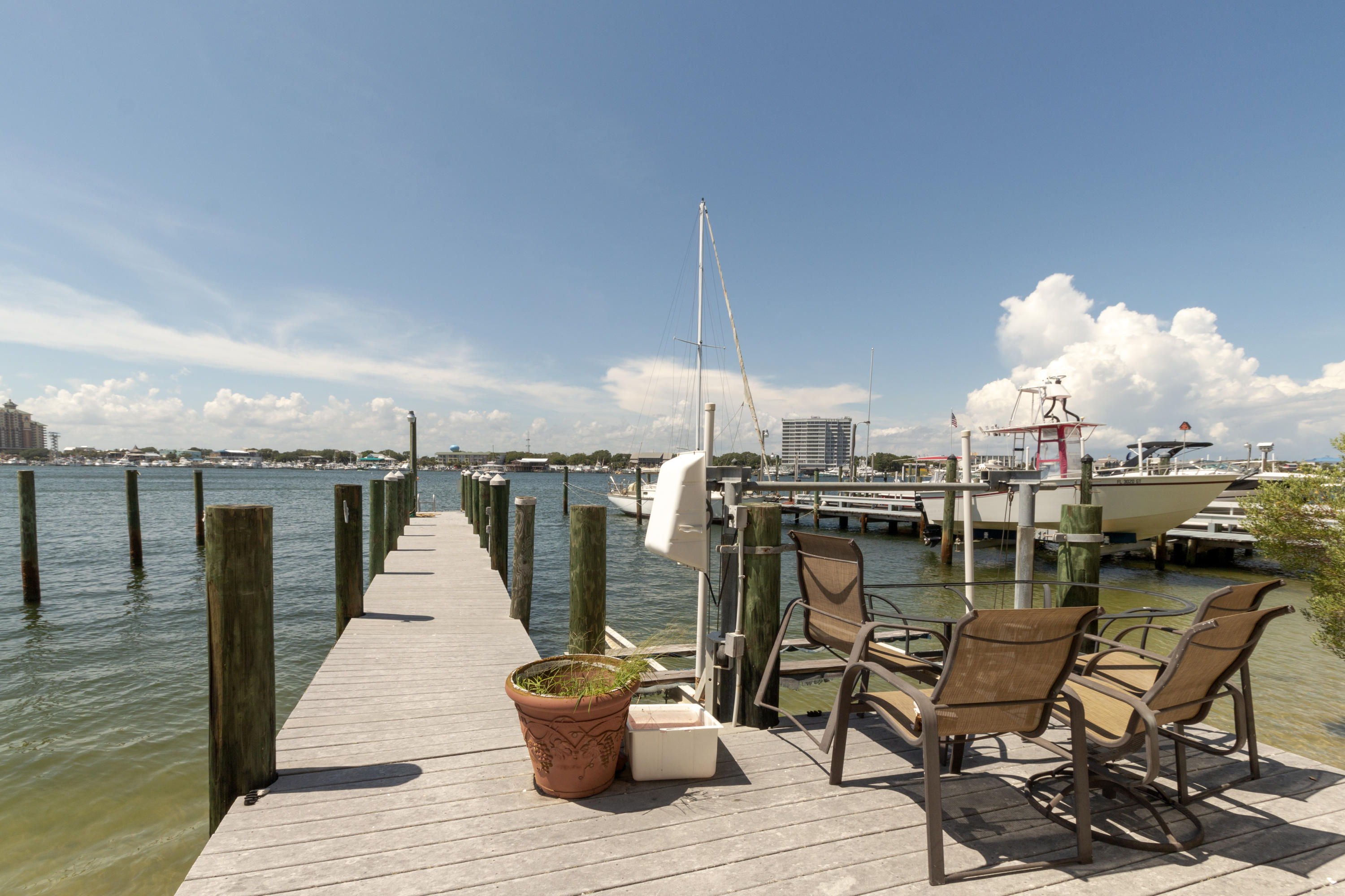 HOLIDAY ISLE - Residential