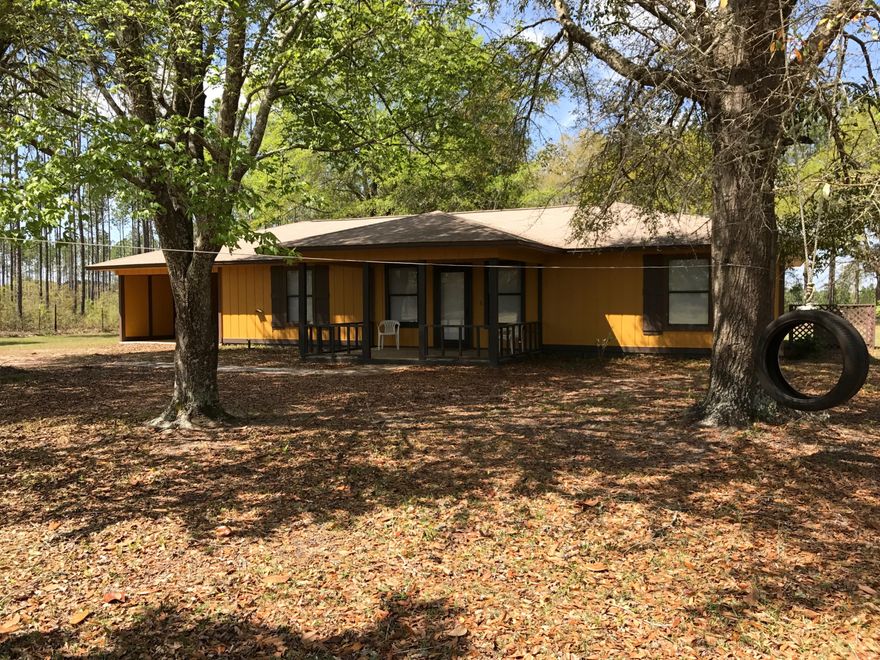 6 ACRES of country living in this immaculate ranch style home! Recent updates! No carpet! All laminate flooring! Tons of natural light! Fresh paint through out! Open floor plan! Bring your farm animals and enjoy the beautiful quaint scenery. Property features a level lot. Home surrounded by beautiful oak trees keeping your home cool in the hot summer Florida months while the rest of the property is clear and open! Back half of the property fully fenced with wooded tree line dividing from the front.Kitchen features large bar perfect for entertaining! Eat-in kitchen/dining and living room directly off of kitchen. Large walk-in panty. Spacious living room with views of the front yard.Enclosed heated & cooled sunroom with panoramic views of your back yard! Prefect for spotting deer!