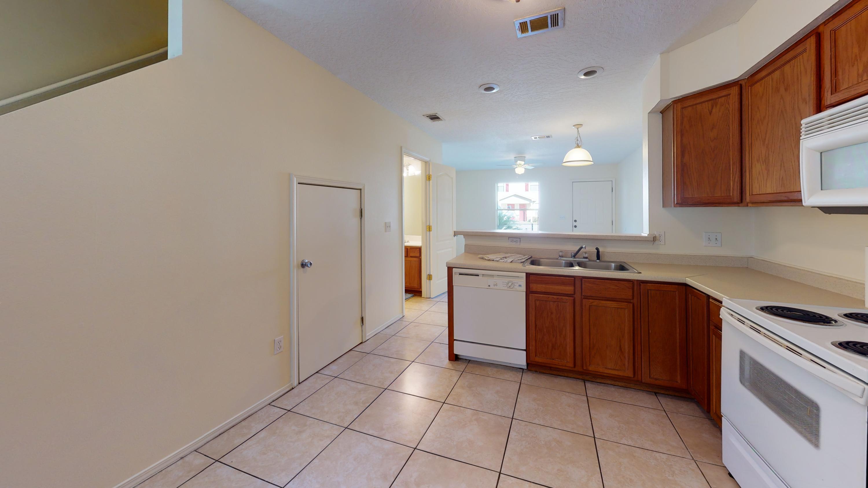 SHAY LIN T/H - Residential