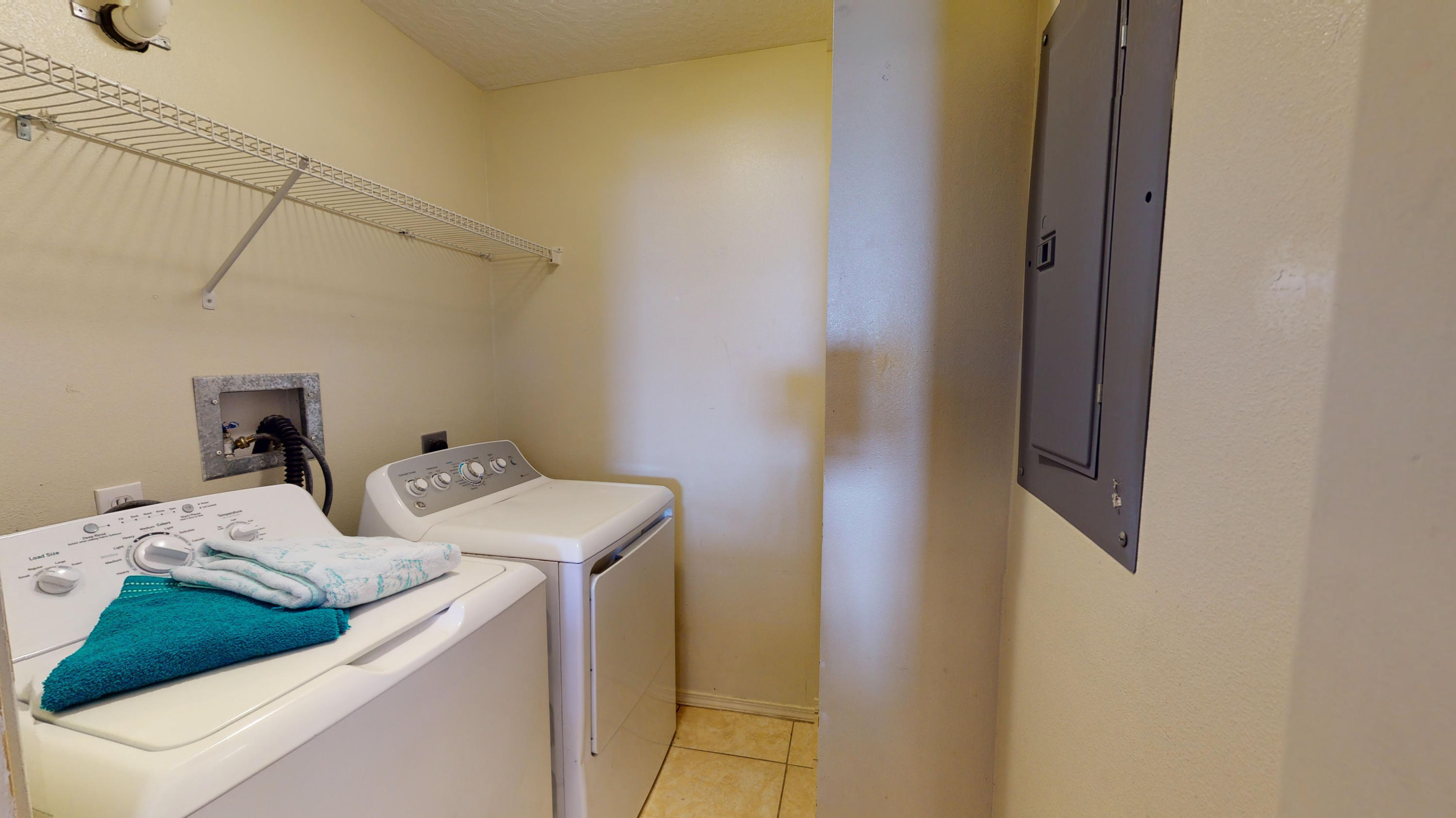 SHAY LIN T/H - Residential