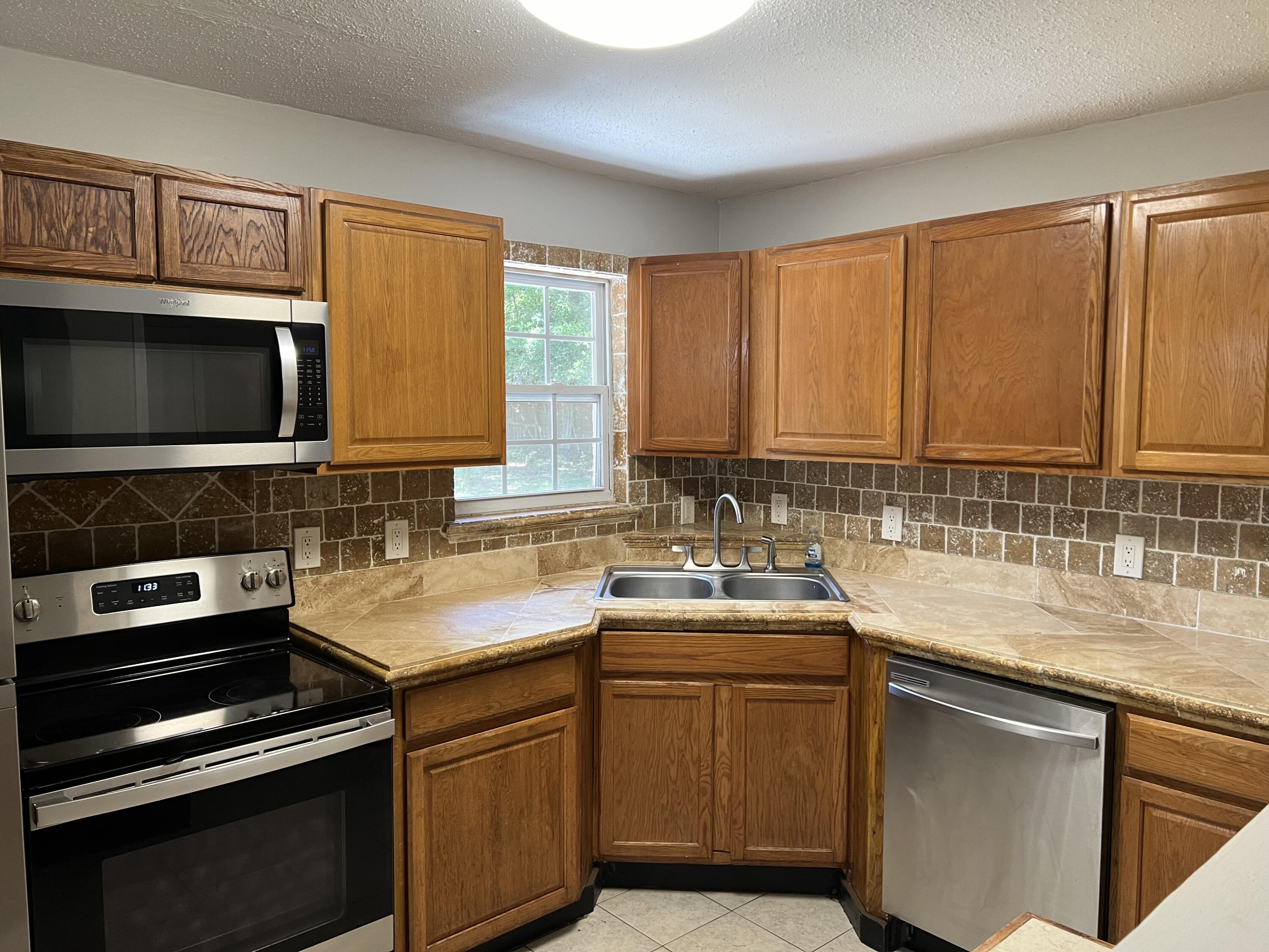 CHOCTAW 2ND ADDN - Residential Lease